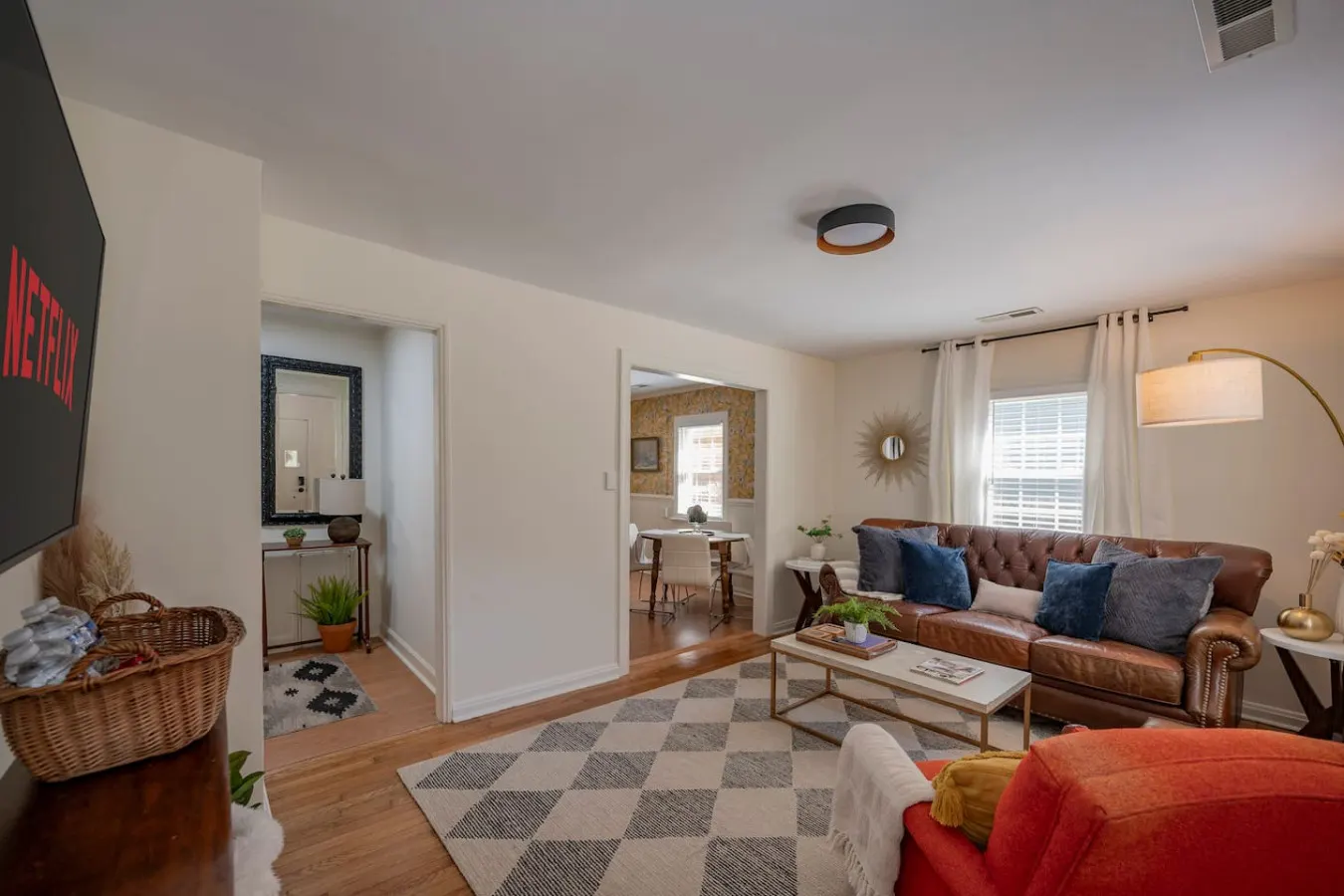 Cozy 3BR Home KING Bed ONLY 8-Min to LU! 11