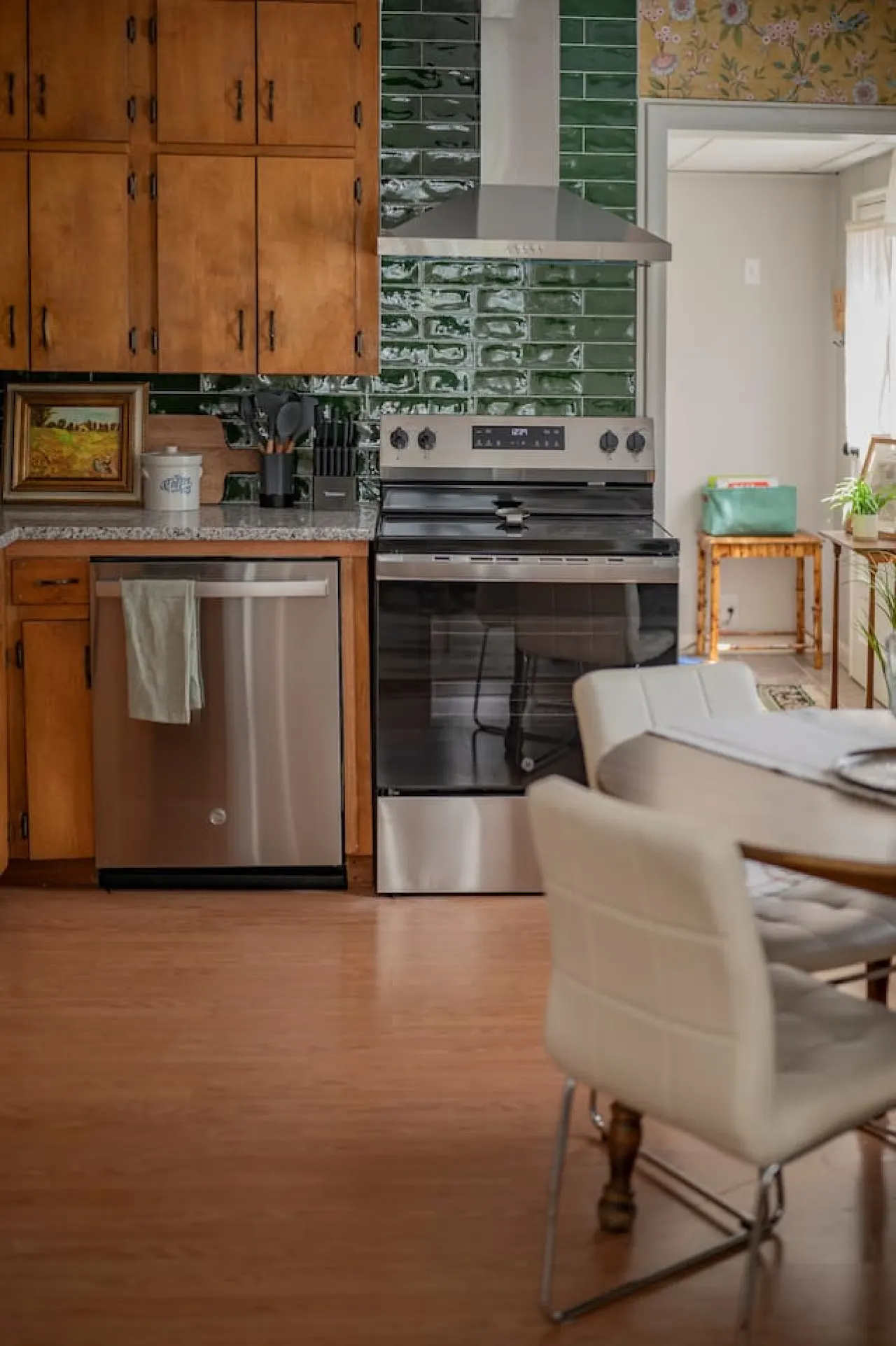 Cozy 3BR Home KING Bed ONLY 8-Min to LU! 14