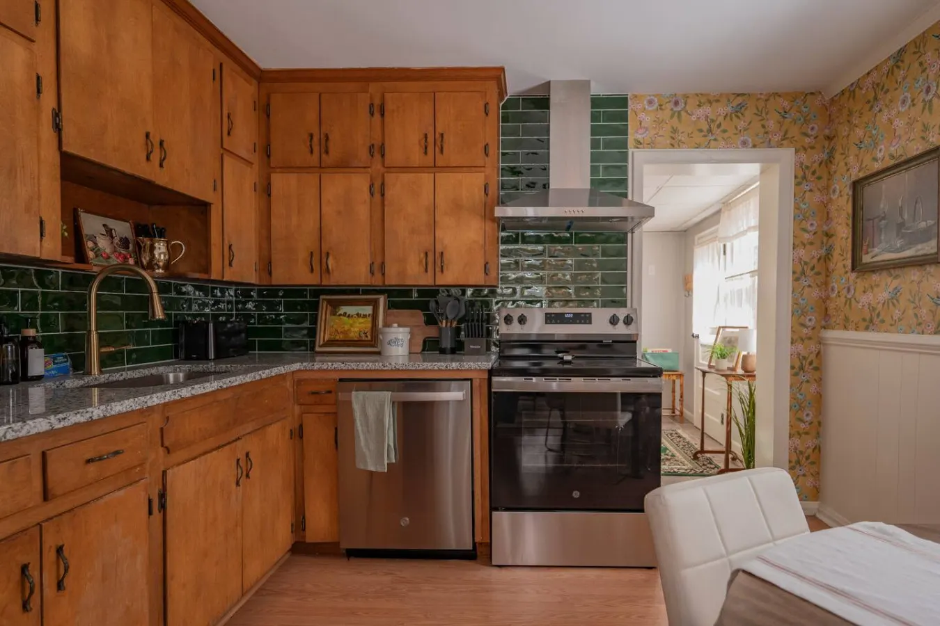 Cozy 3BR Home KING Bed ONLY 8-Min to LU! 15