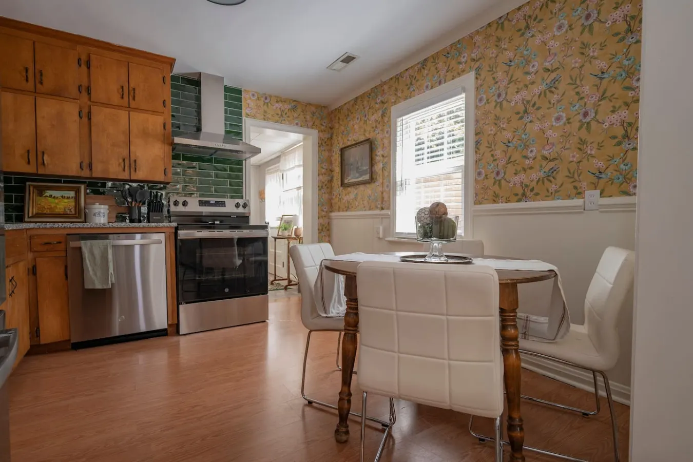 Cozy 3BR Home KING Bed ONLY 8-Min to LU! 20