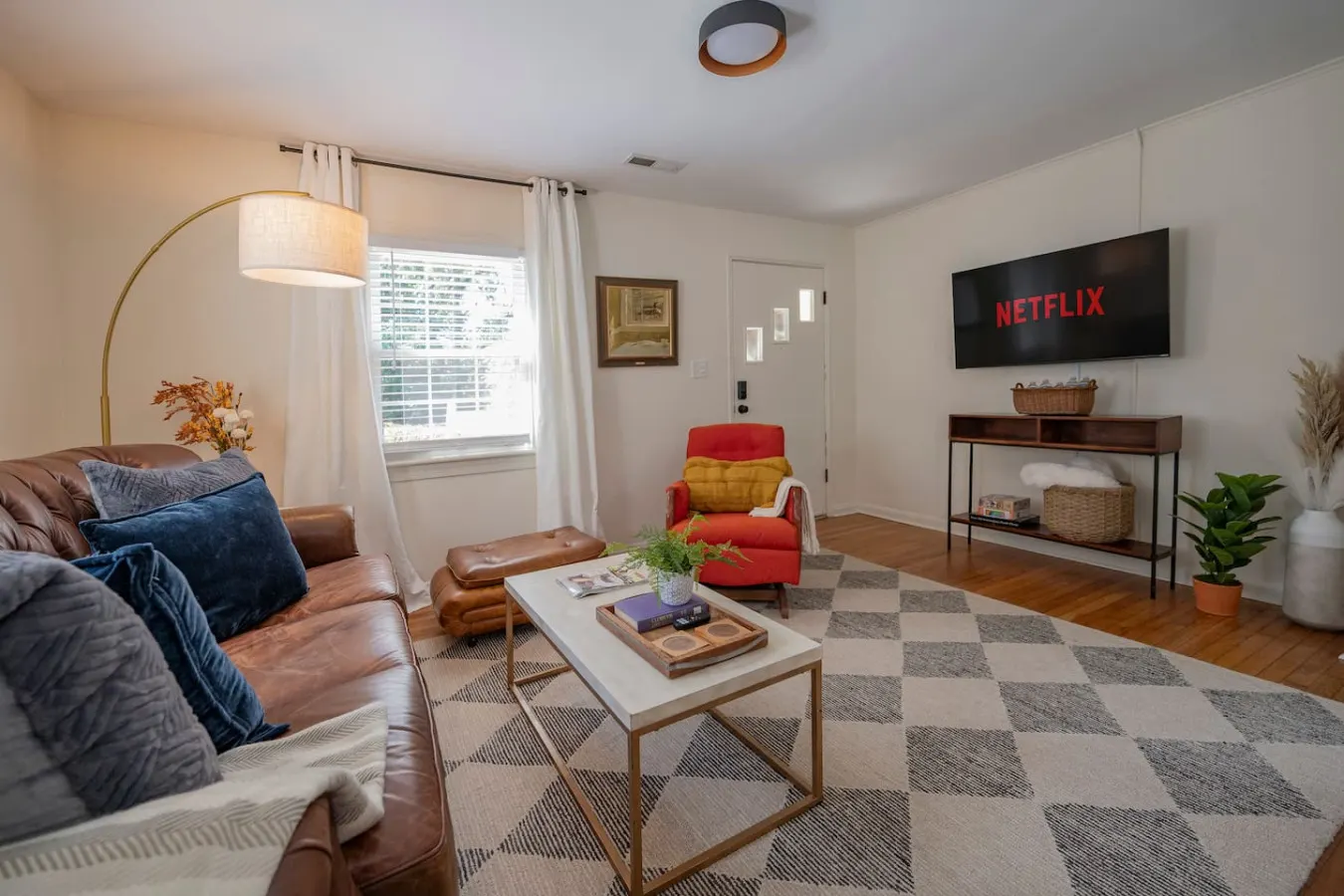 Cozy 3BR Home KING Bed ONLY 8-Min to LU! 6