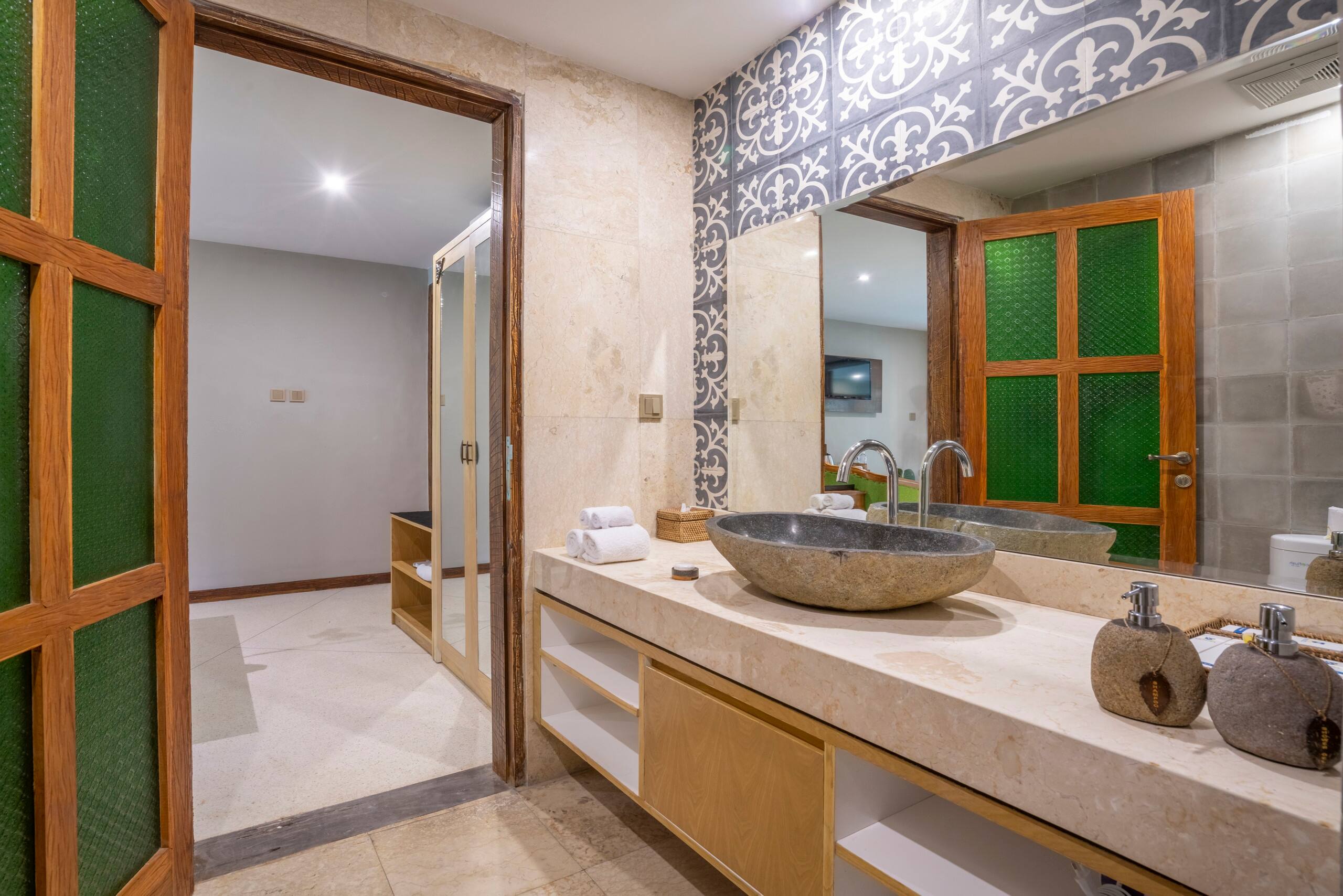 Menzel Ubud Tropical Suite Room 17
