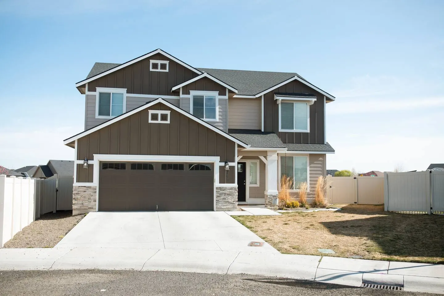 Prime Location | 5 beds | Fenced Yard | Swing Set