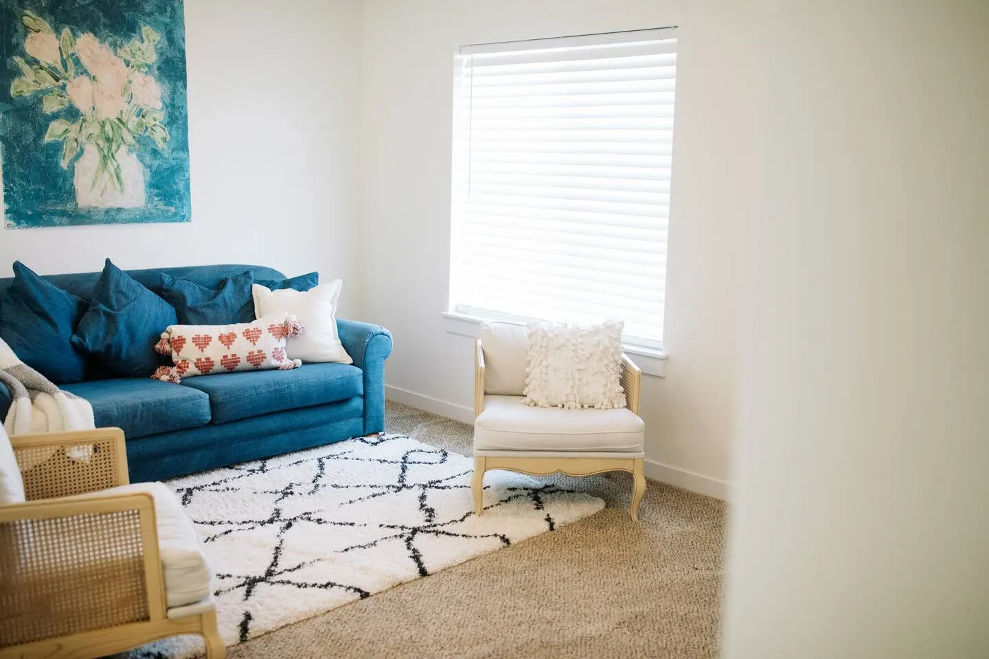 Prime Location | 5 beds | Fenced Yard | Swing Set — photo 3