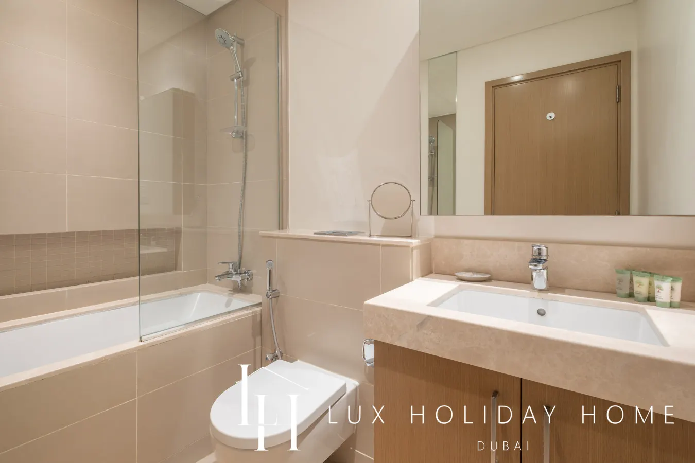 LUX 52 42 Deluxe Marina View Suite 3 14