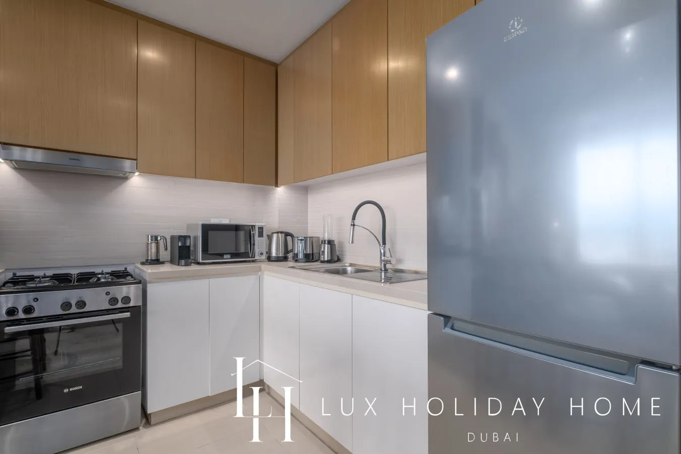LUX 52 42 Deluxe Marina View Suite 3 17