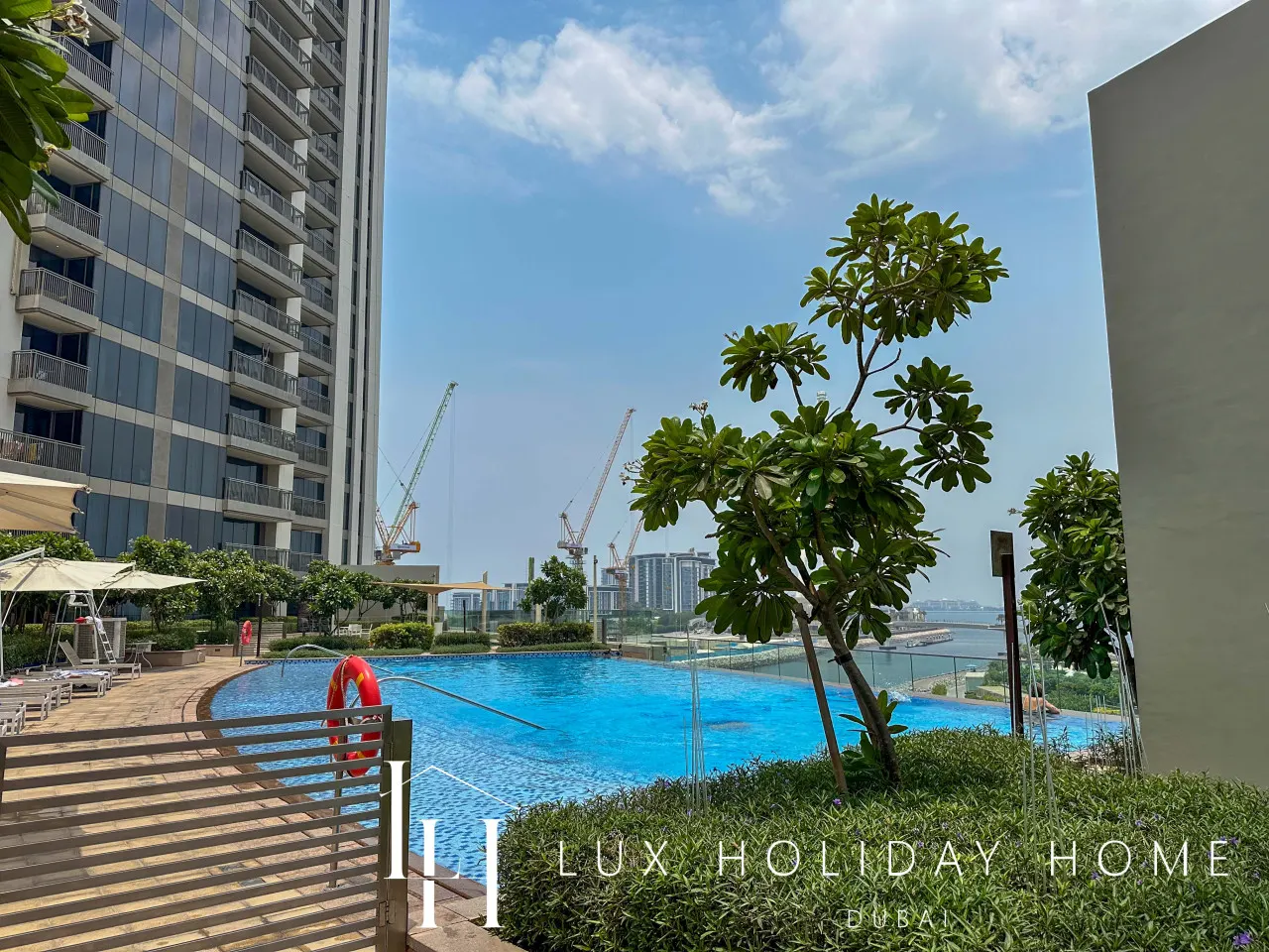 LUX 52 42 Deluxe Marina View Suite 3 18