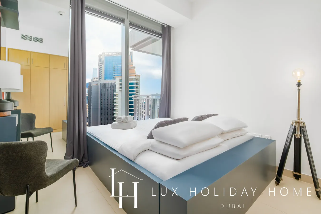 LUX 52 42 Deluxe Marina View Suite 3 7