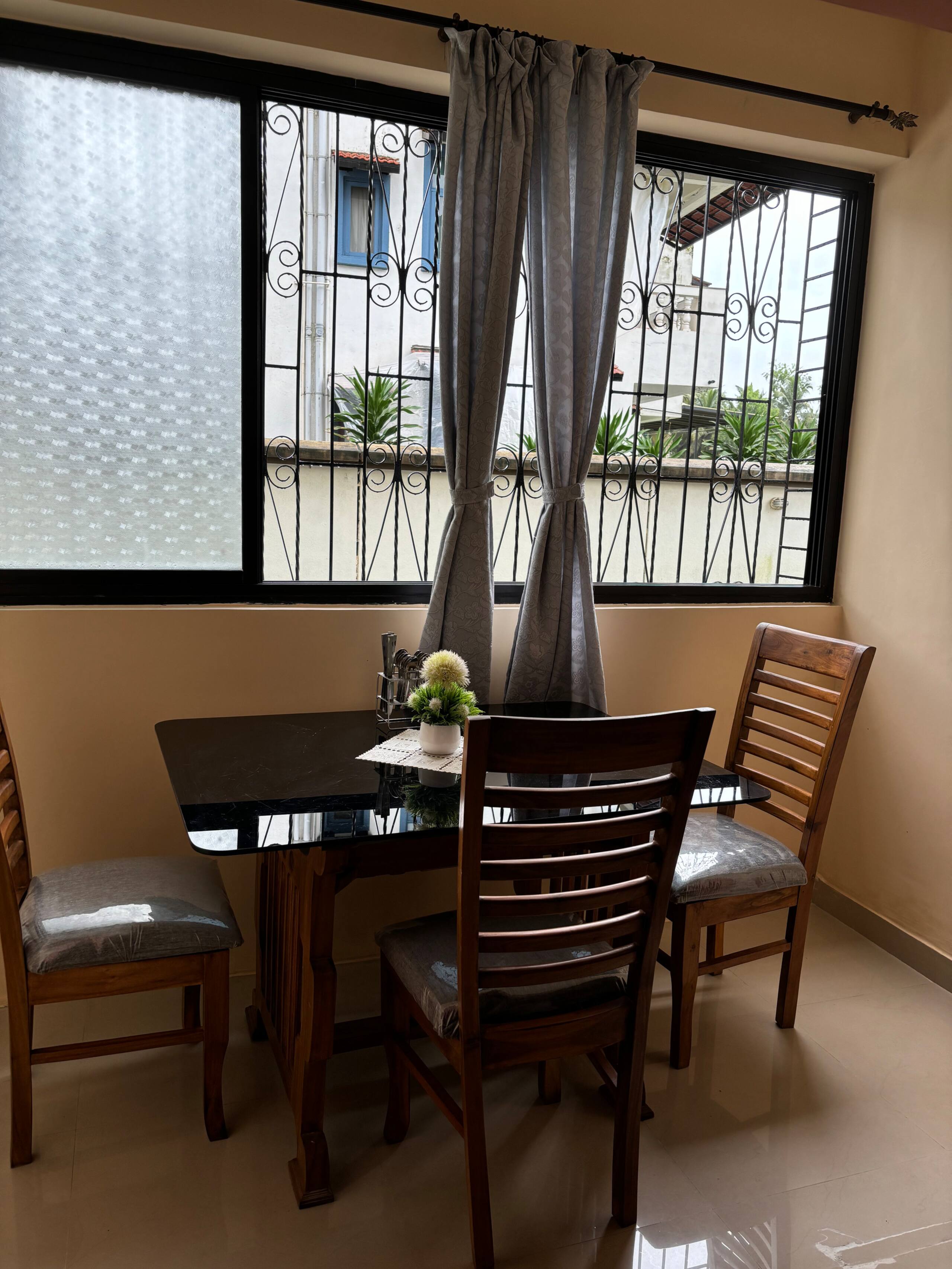 * Furtado's condo * 3