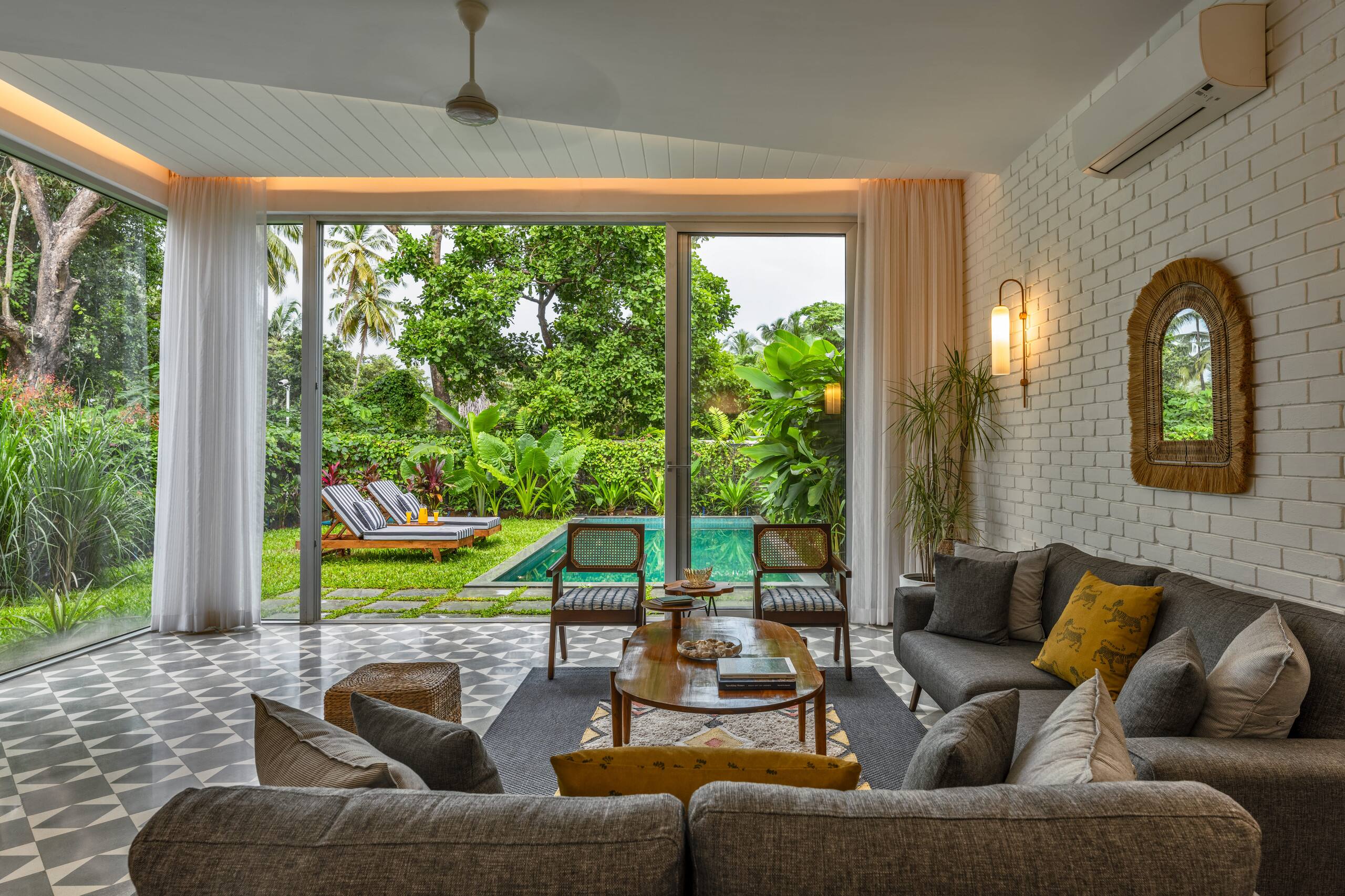 LaDora Serene villa 7m Walk Vagator beach Pvt Pool 6