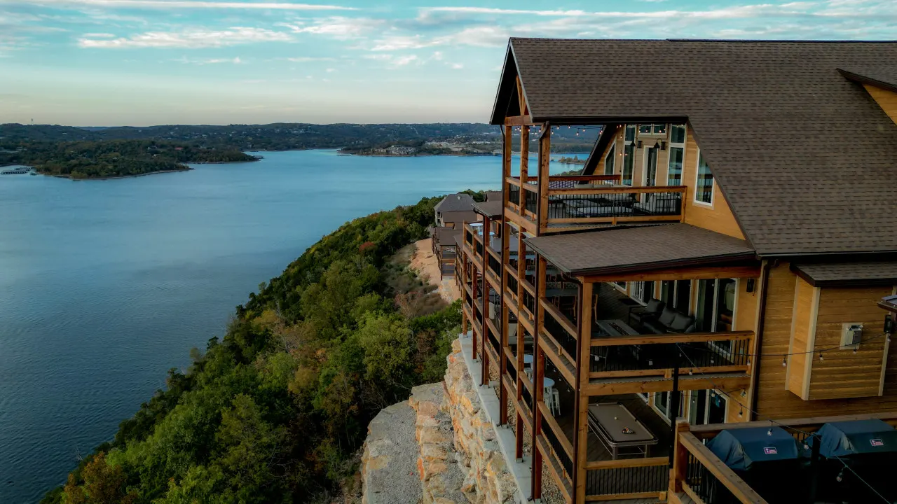 Cliffwater: Private Pool, Hot Tubs, Sleeps 37 1