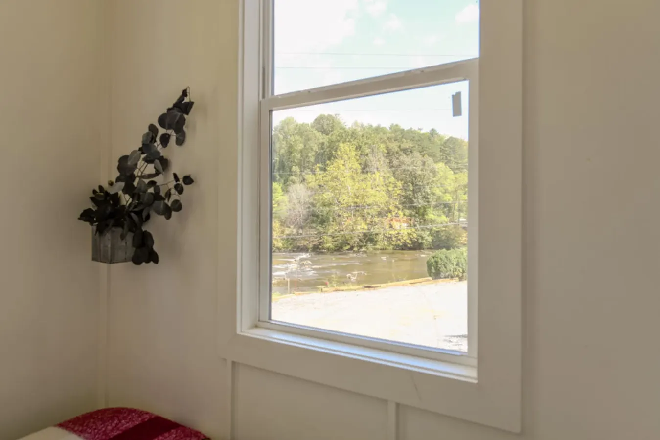 Riverfront Hikes, Rafting & Smokies Close! 10