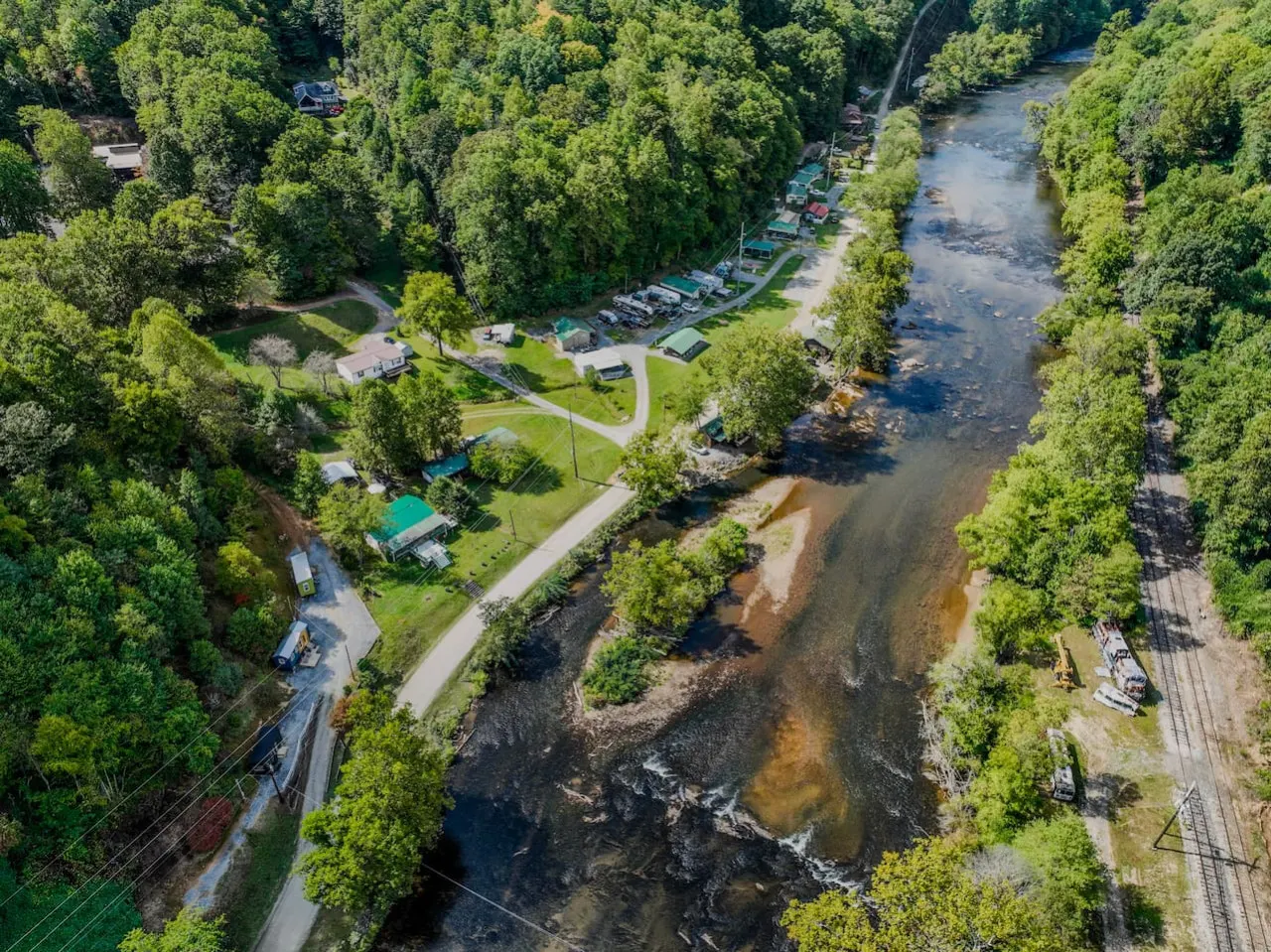 Riverfront Hikes, Rafting & Smokies Close! 3