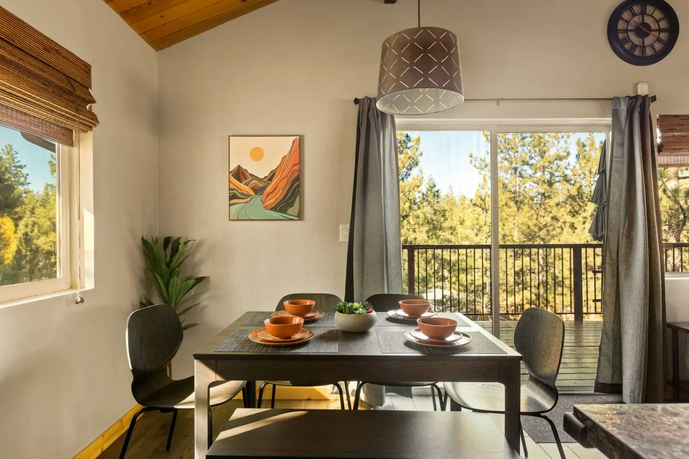 Four Seasons 4 BR Cabin, Views, Games & Hot Tub 10
