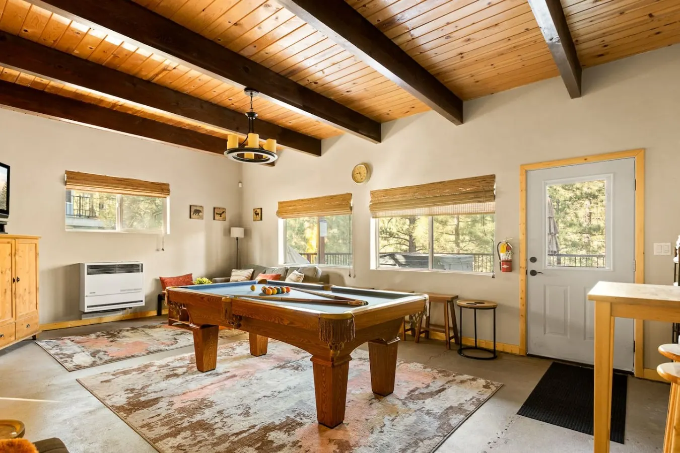 Four Seasons 4 BR Cabin, Views, Games & Hot Tub 13