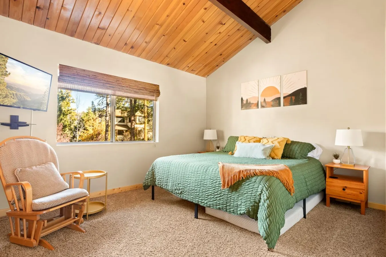 Four Seasons 4 BR Cabin, Views, Games & Hot Tub 17
