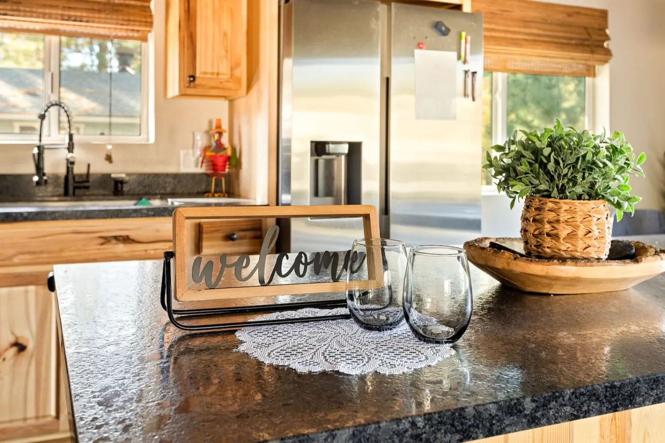 Four Seasons 4 BR Cabin, Views, Games & Hot Tub 7