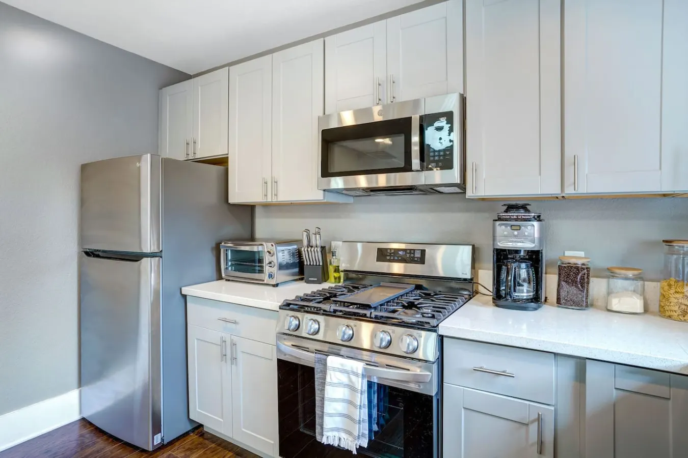 Casa Urbana -3BR/3BA- Modern Retreat 10