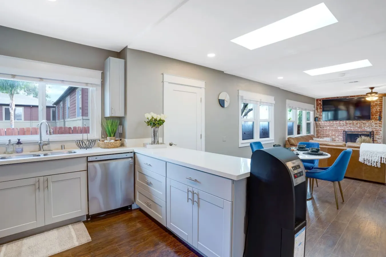 Casa Urbana -3BR/3BA- Modern Retreat 11
