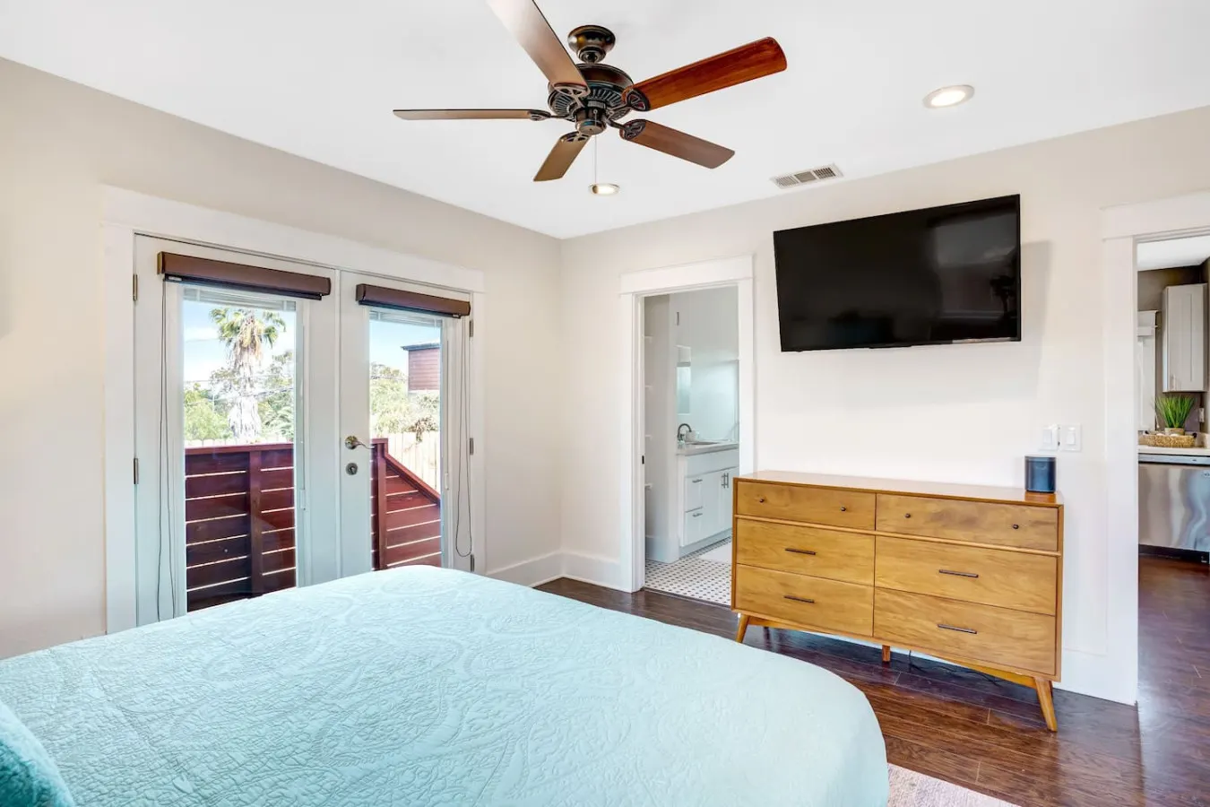 Casa Urbana -3BR/3BA- Modern Retreat 14