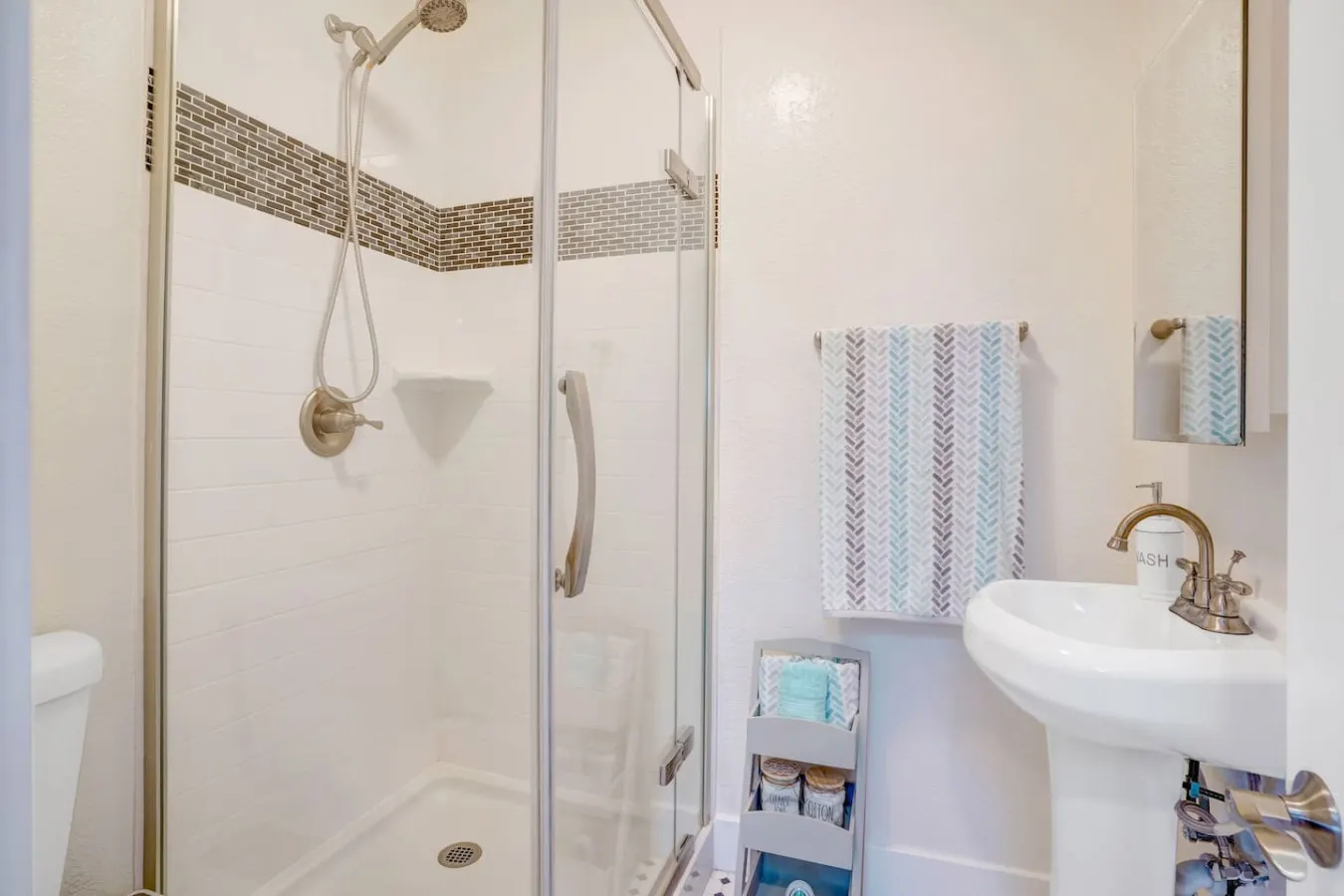 Casa Urbana -3BR/3BA- Modern Retreat 19