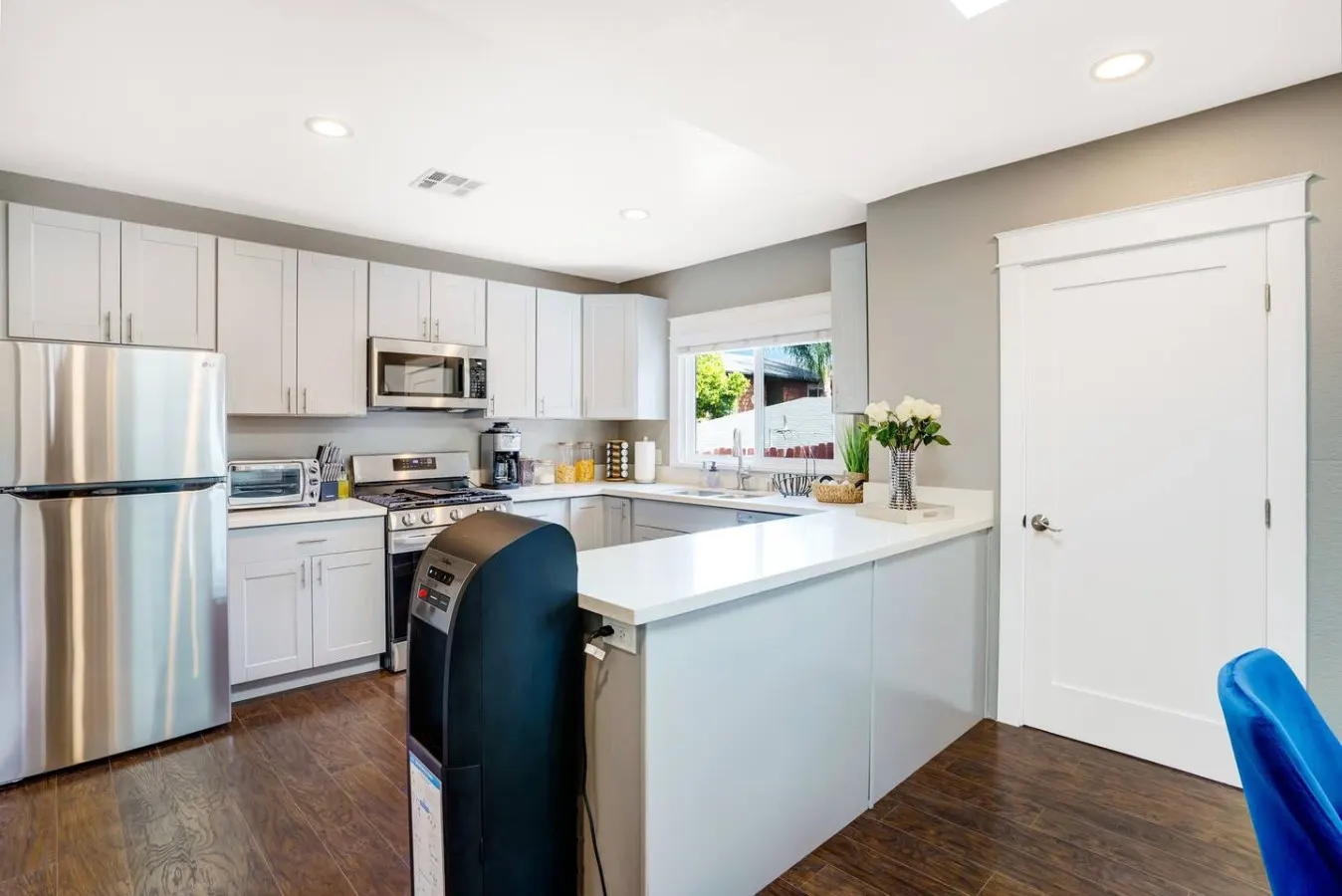 Casa Urbana -3BR/3BA- Modern Retreat 6