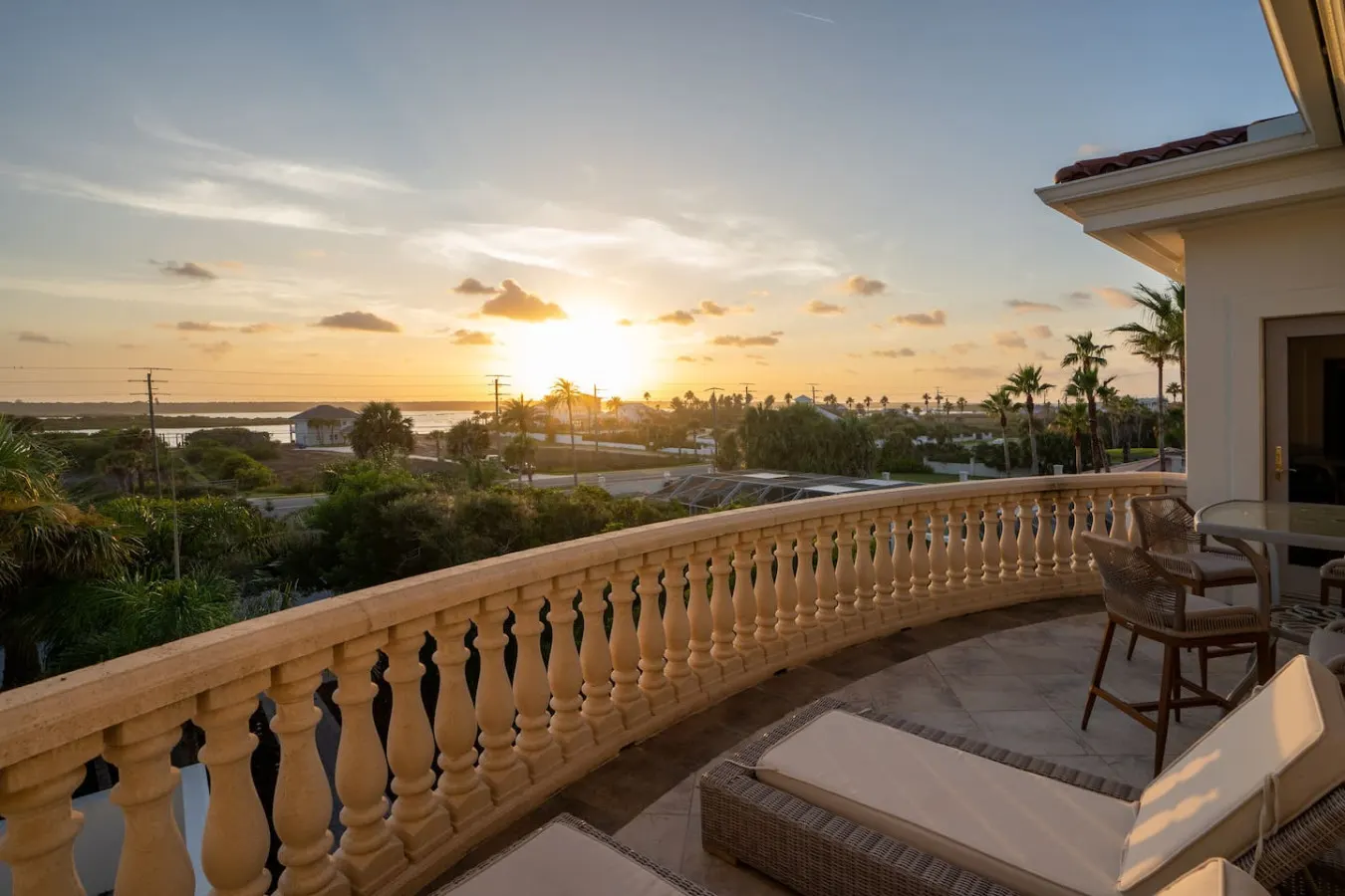 Sunrise at the Beach Luxury Oceanfront Escape — photo 4