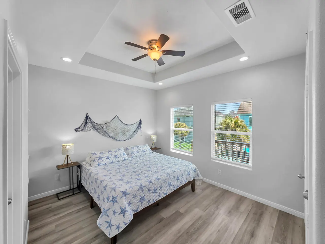 Beach Bum, Bolivar Peninsula, Sleeps 14, 4 Bedrooms, In Town, Pet & Kid Friendly, Walk to Beach, Fully Fenced Back Yard 10