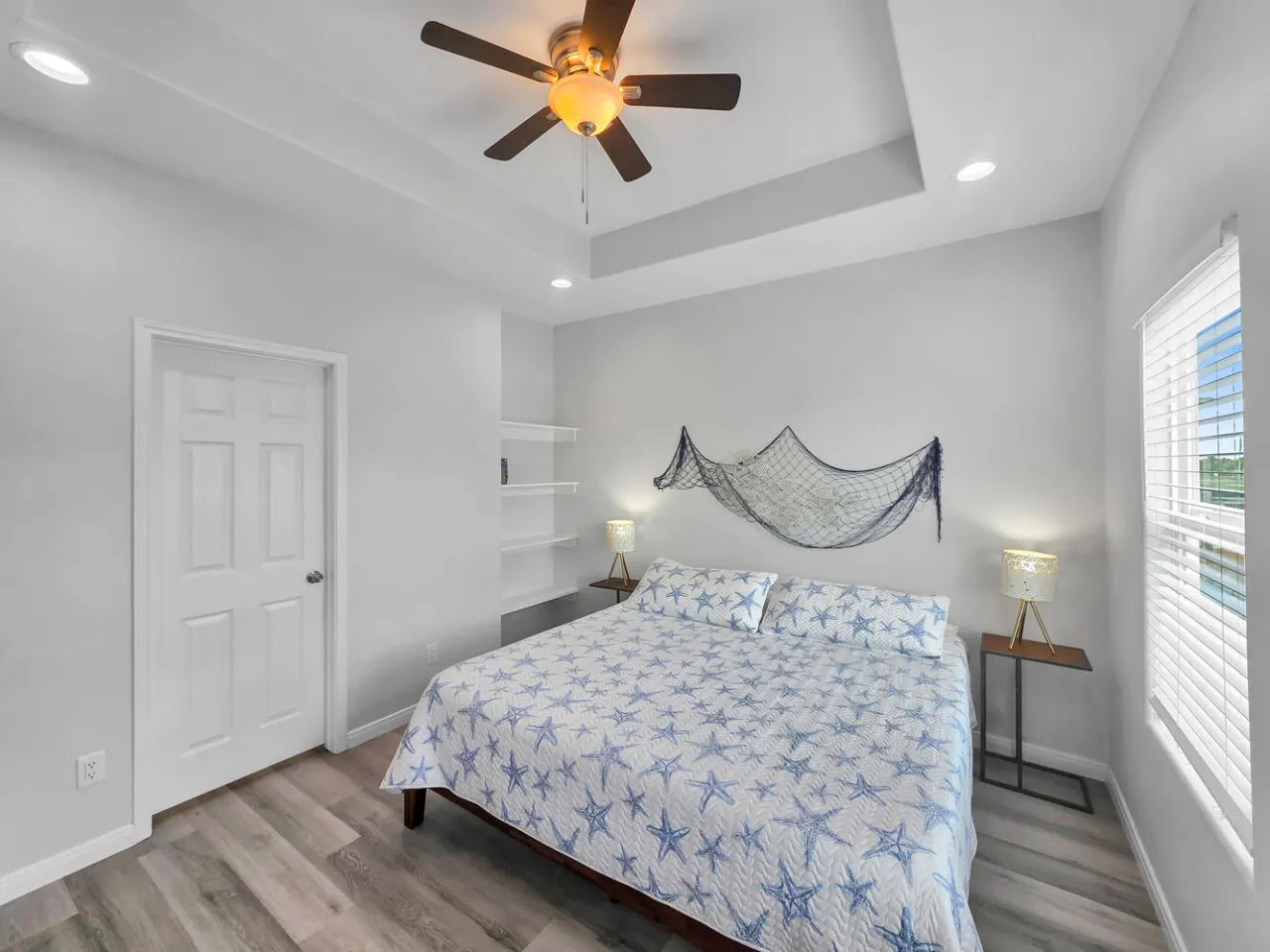 Beach Bum, Bolivar Peninsula, Sleeps 14, 4 Bedrooms, In Town, Pet & Kid Friendly, Walk to Beach, Fully Fenced Back Yard 12