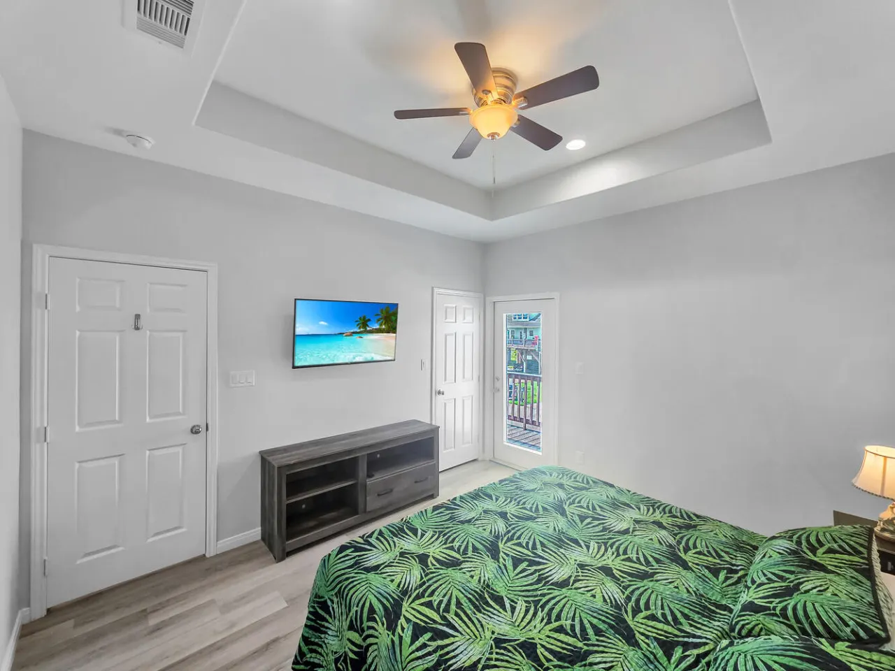 Beach Bum, Bolivar Peninsula, Sleeps 14, 4 Bedrooms, In Town, Pet & Kid Friendly, Walk to Beach, Fully Fenced Back Yard 16