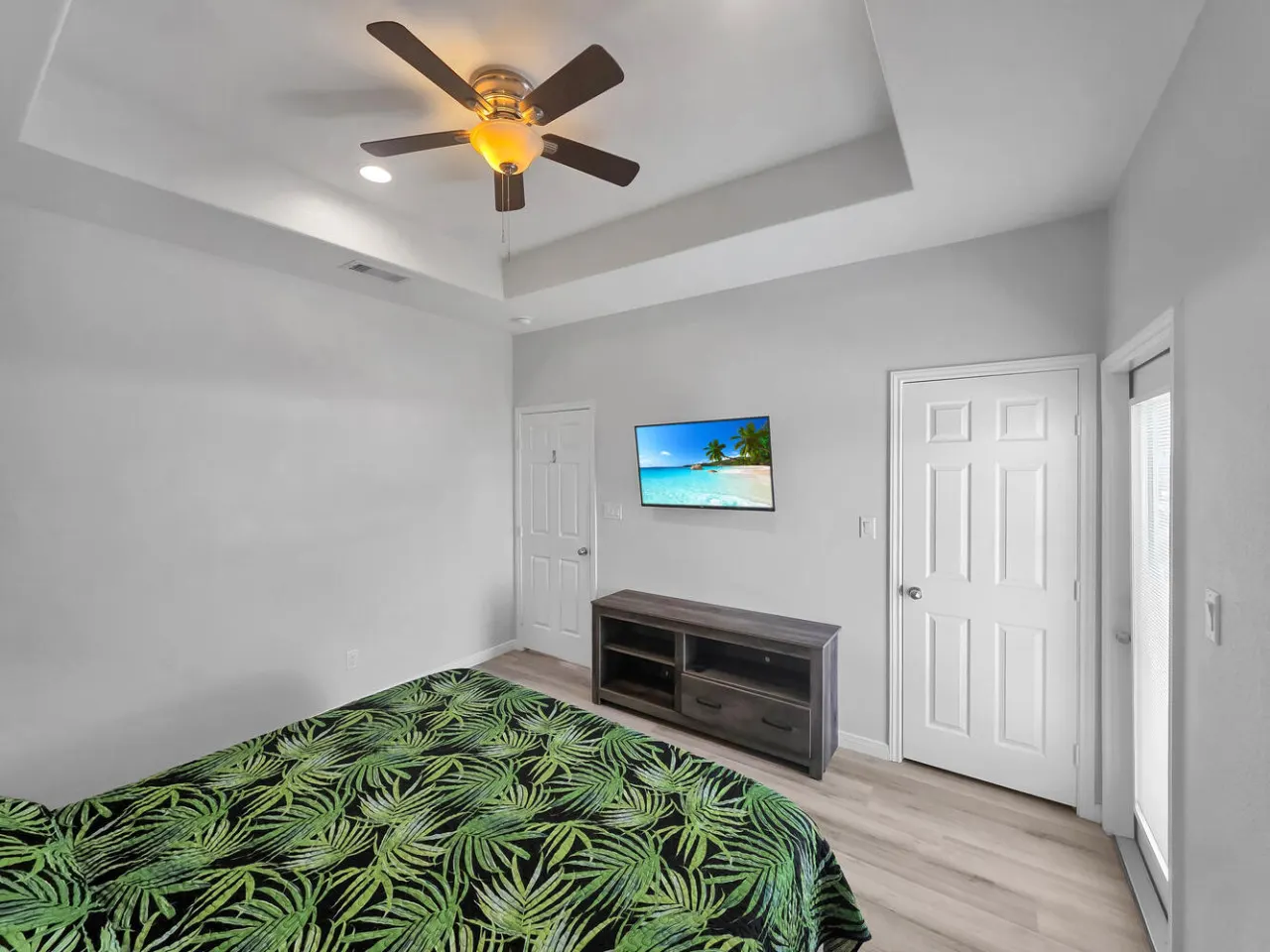 Beach Bum, Bolivar Peninsula, Sleeps 14, 4 Bedrooms, In Town, Pet & Kid Friendly, Walk to Beach, Fully Fenced Back Yard 17