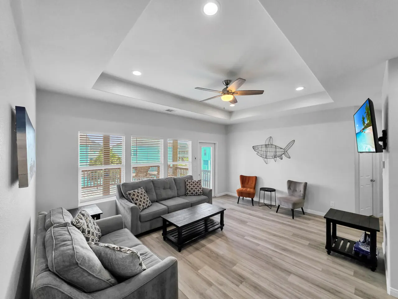 Beach Bum, Bolivar Peninsula, Sleeps 14, 4 Bedrooms, In Town, Pet & Kid Friendly, Walk to Beach, Fully Fenced Back Yard 7