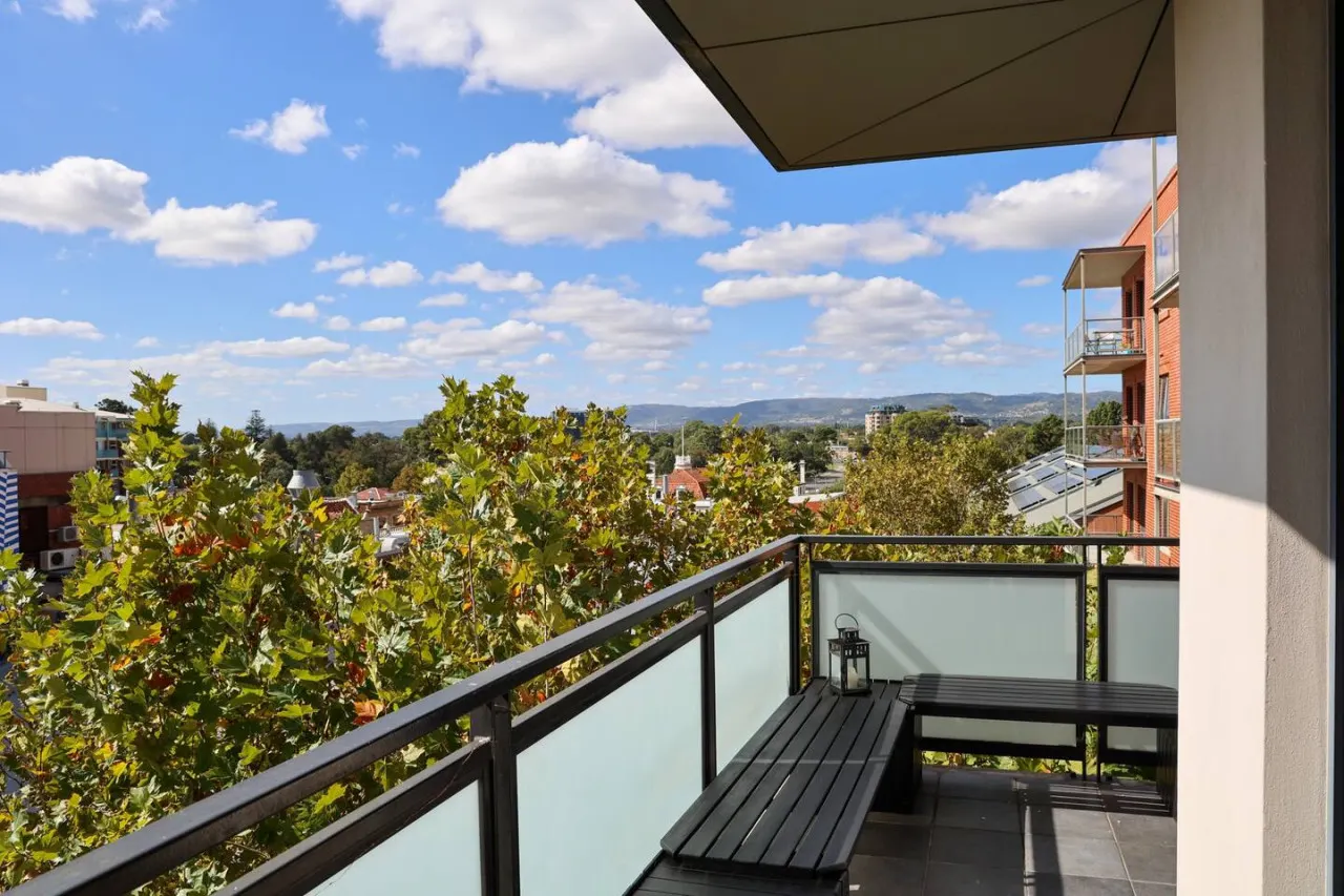 The East-Ender 1BR Balcony City View 16