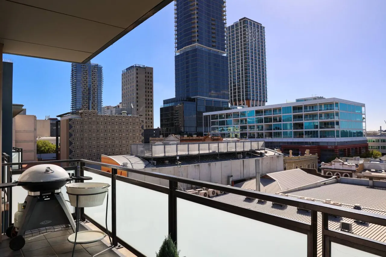 The East-Ender 1BR Balcony City View 6