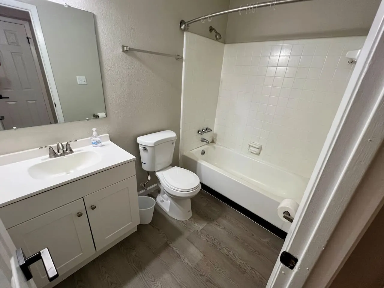 2 Bedroom 2 Bath - Broad on the Green 6