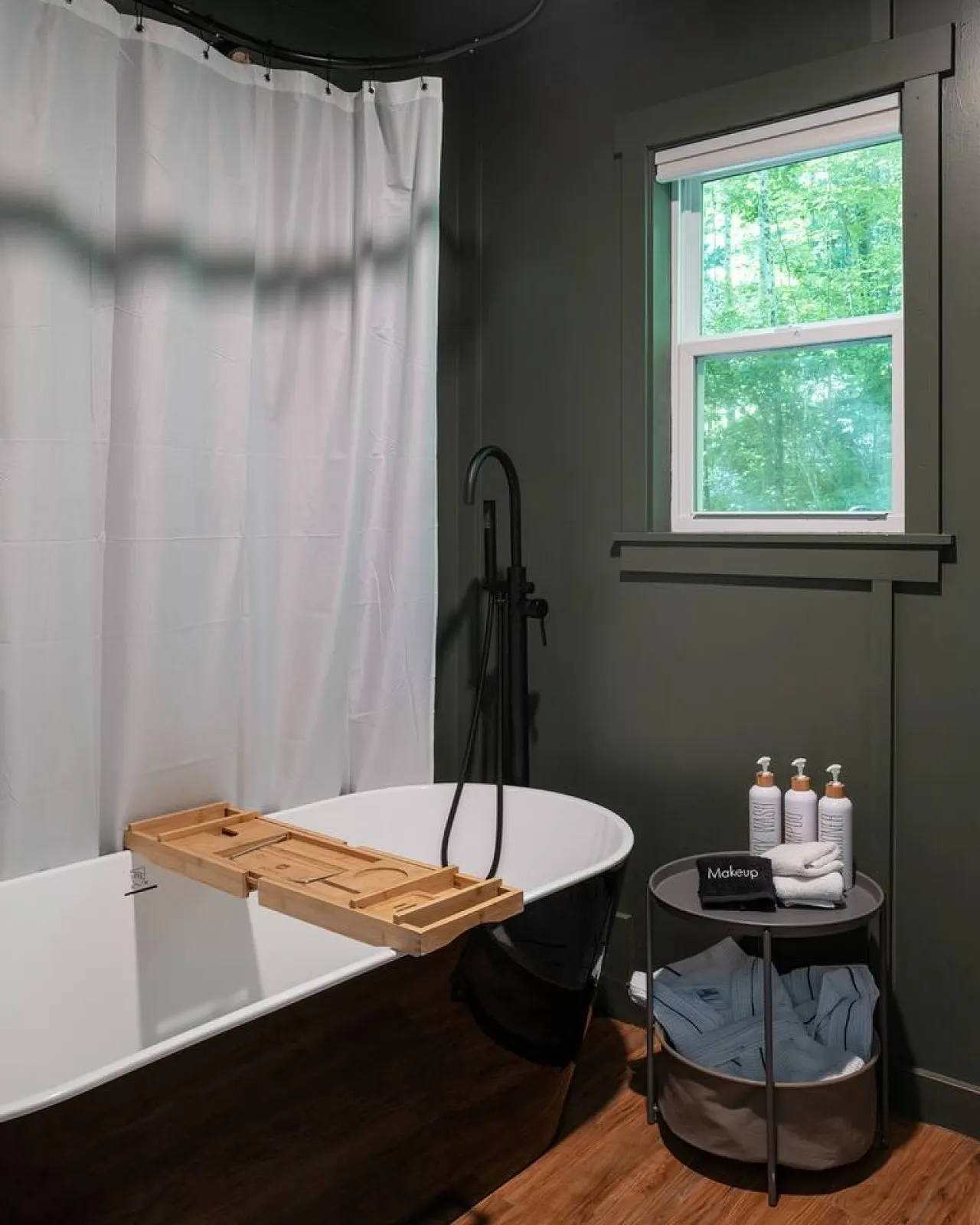 Peaceful Hideaway Sauna, Fireplace, Fenced Yard 4