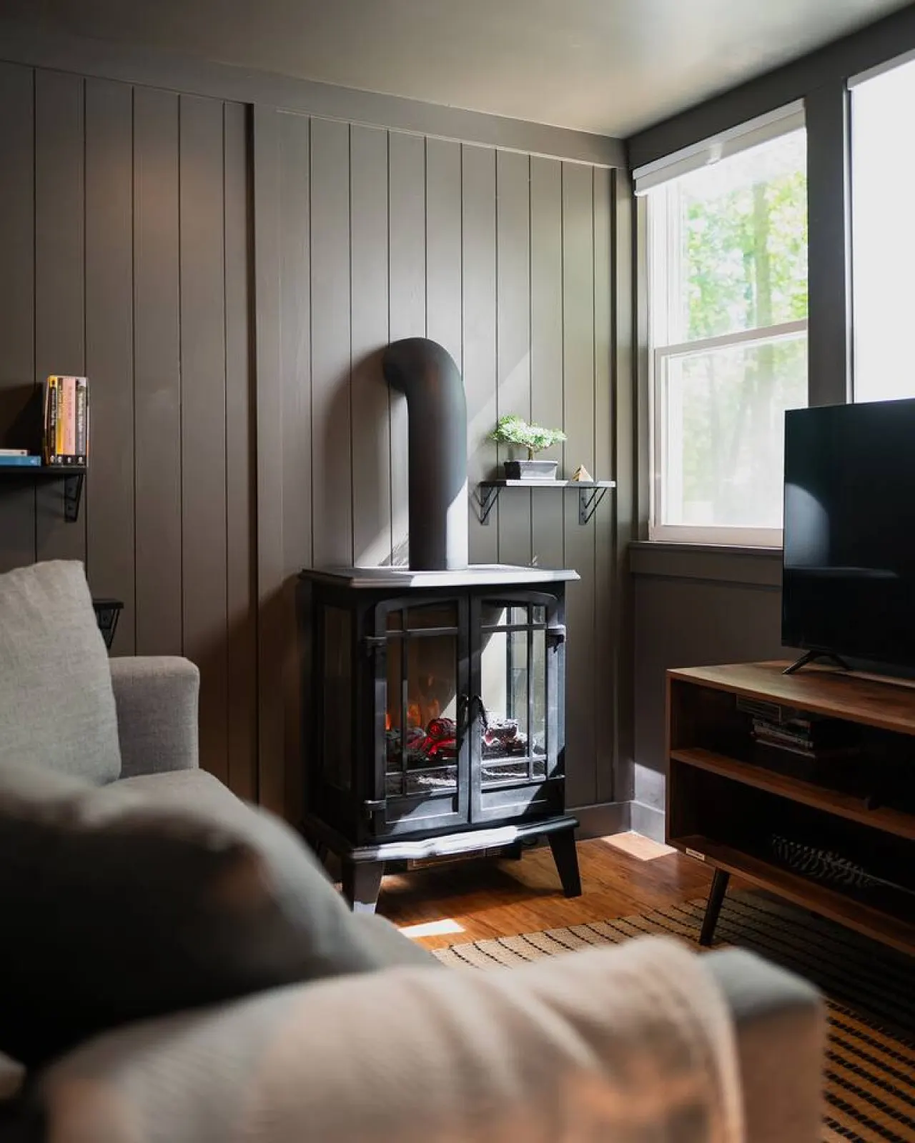 Peaceful Hideaway Sauna, Fireplace, Fenced Yard 6