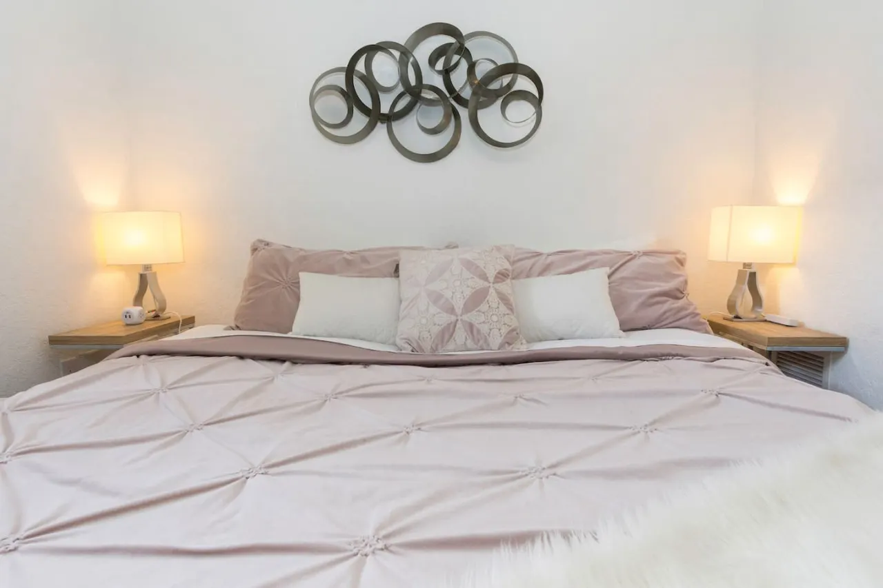 Stylish Miami 1BR - King Bed 8