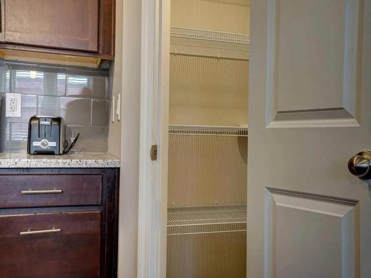 2 Comfy Condos Near City Center OTR, UC, Zoo 12
