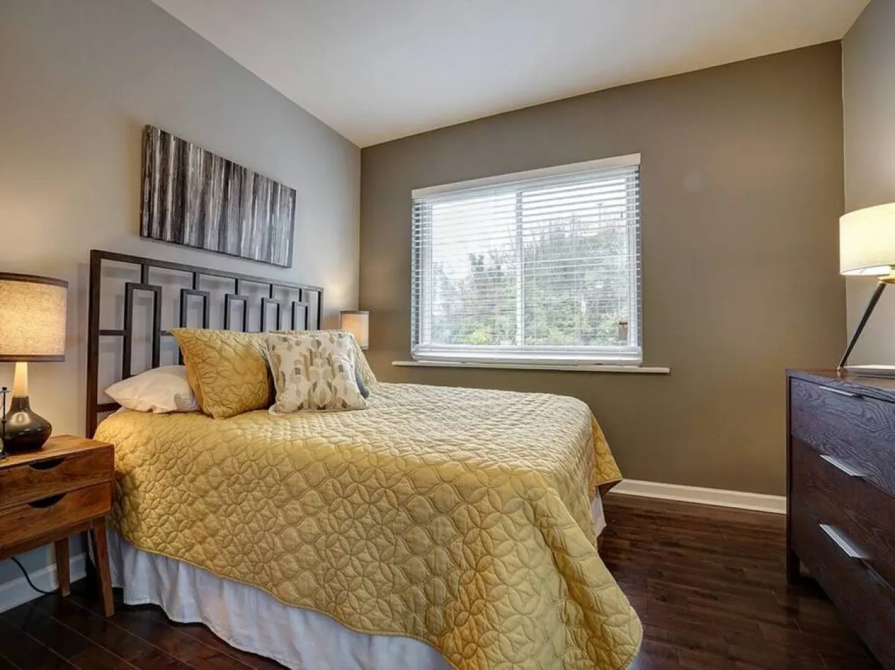 2 Comfy Condos Near City Center OTR, UC, Zoo 18