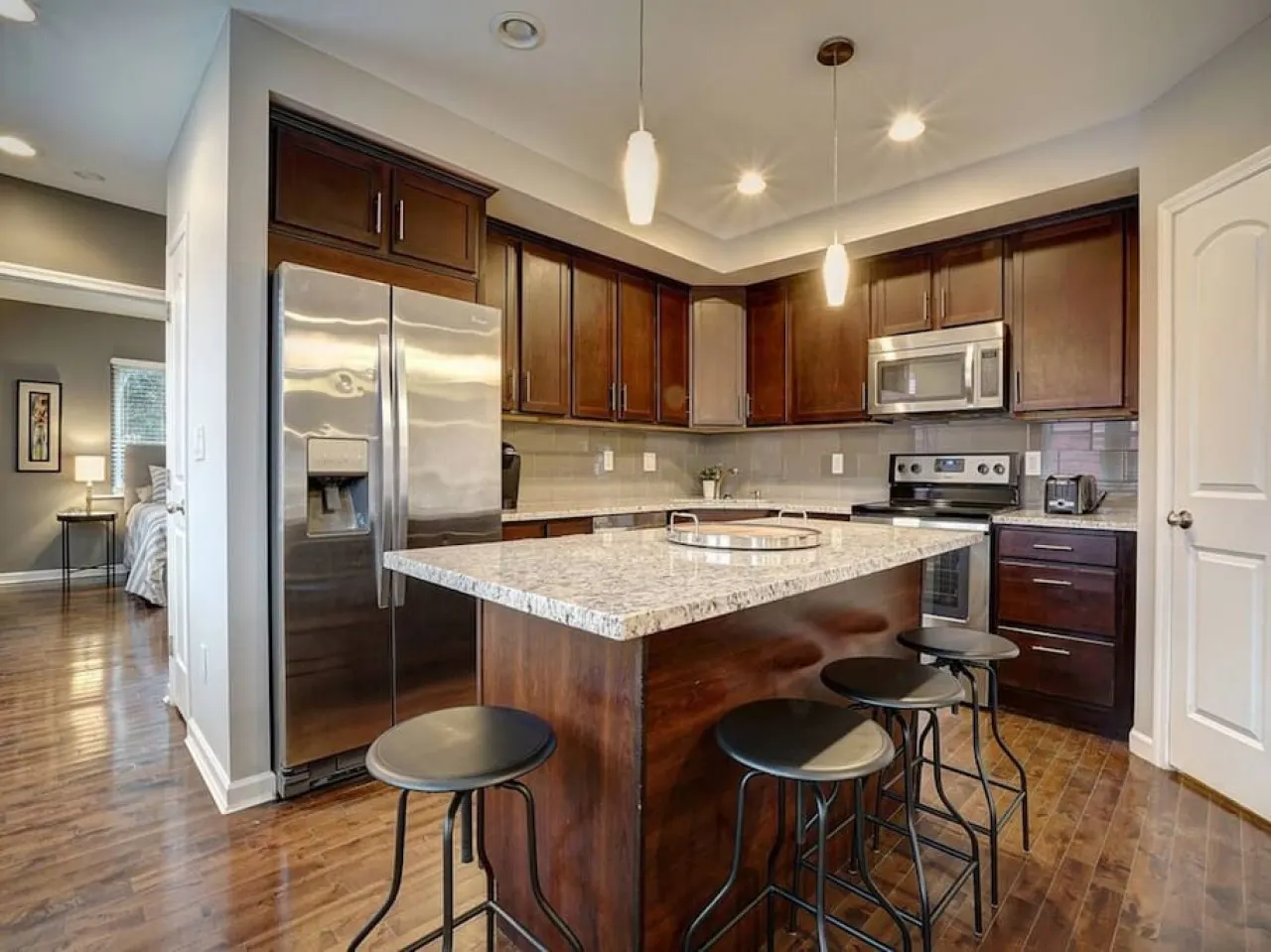 2 Comfy Condos Near City Center | OTR, UC, Zoo — foto 3