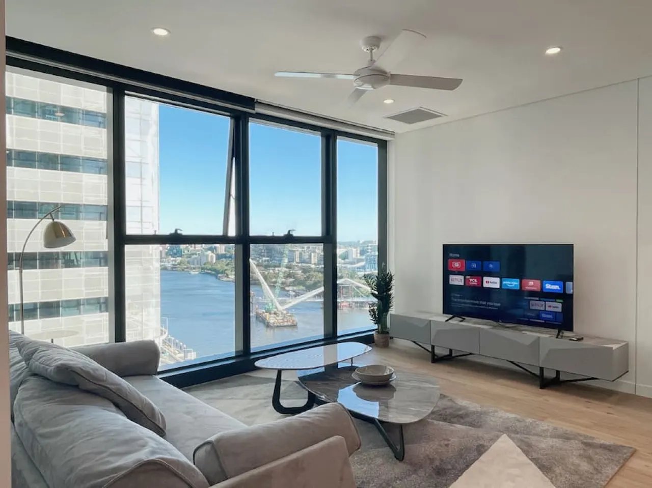CBD Luxury River View 1Bed Apt The One 3