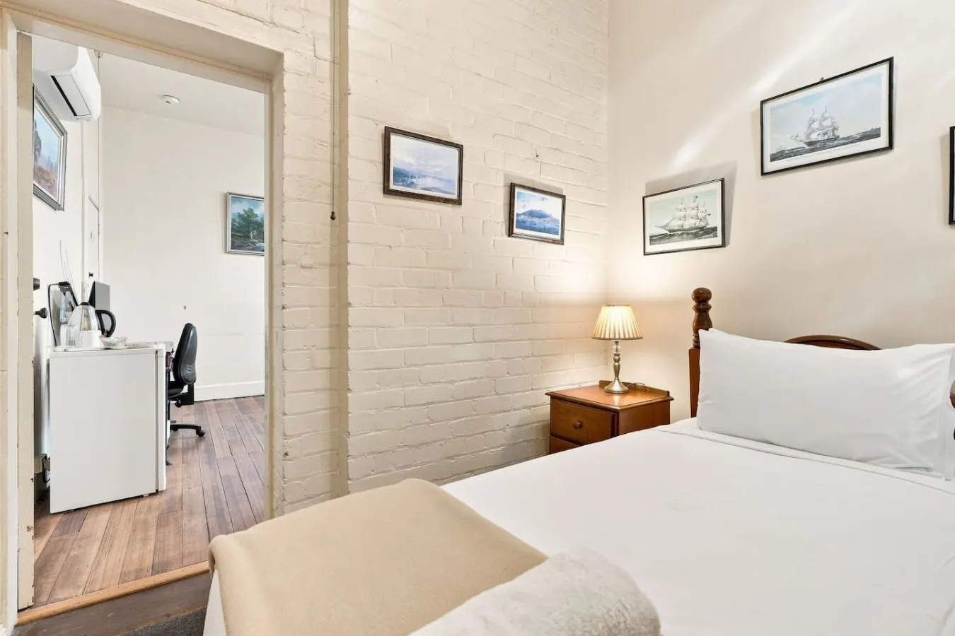 Edinburgh Family + Ensuite Hobart CBD 12