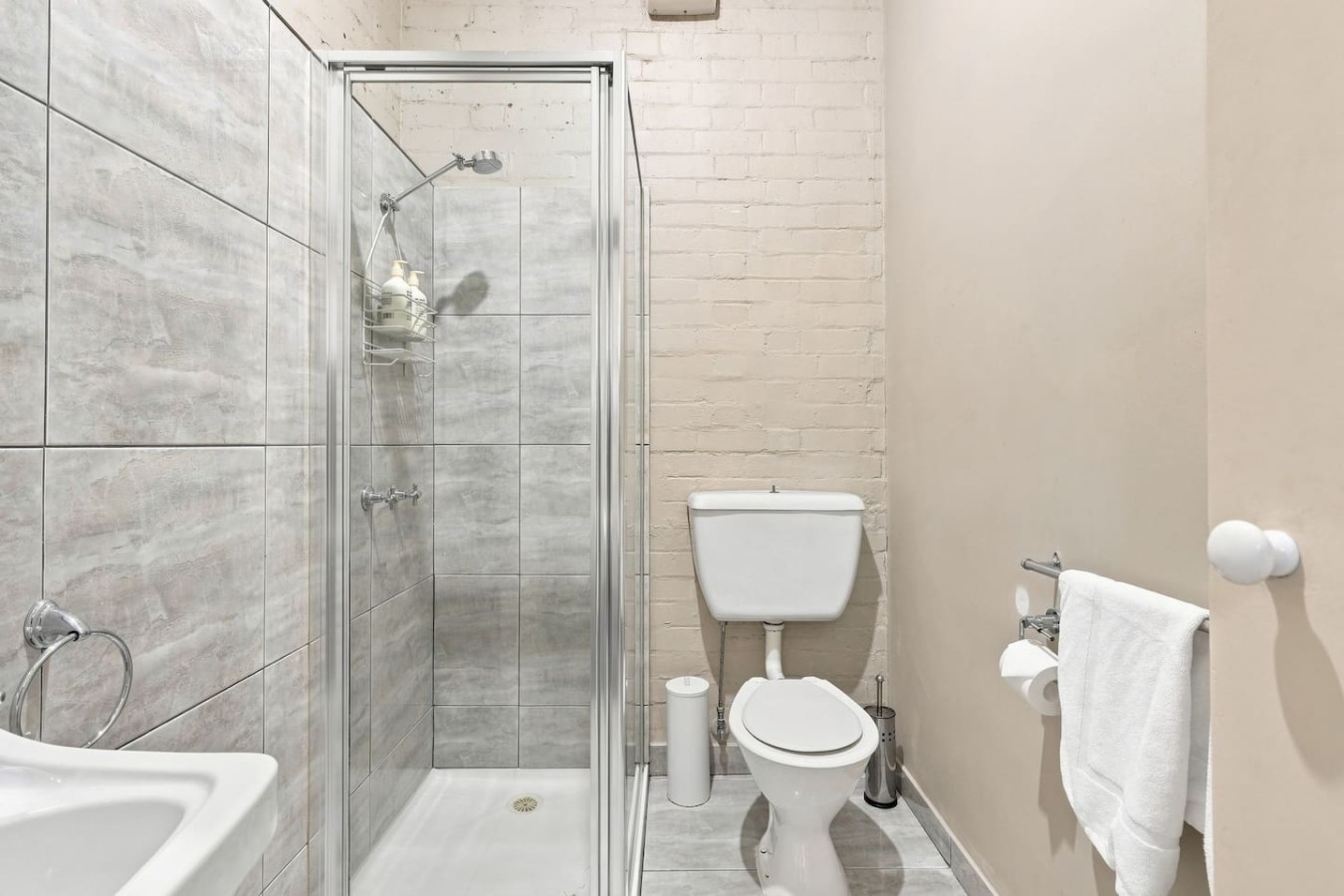 Edinburgh Family + Ensuite Hobart CBD 6