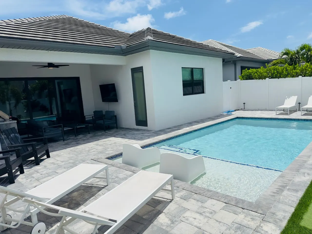 Gigi’s Beach House 4