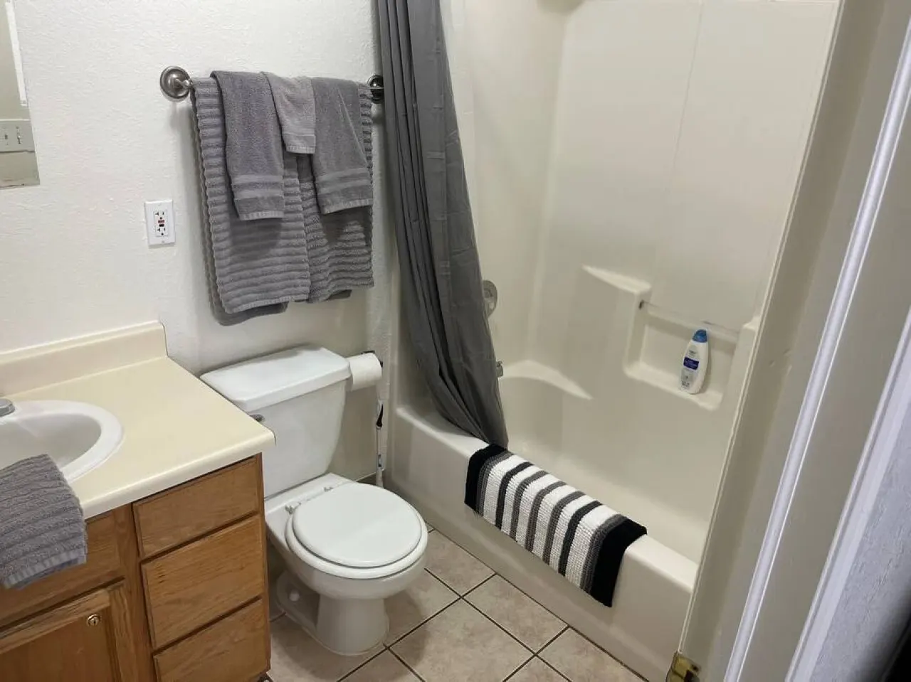 4552 · The Waggin' Trail Pet Friendly 2 bedroom, 2 bath — photo 3