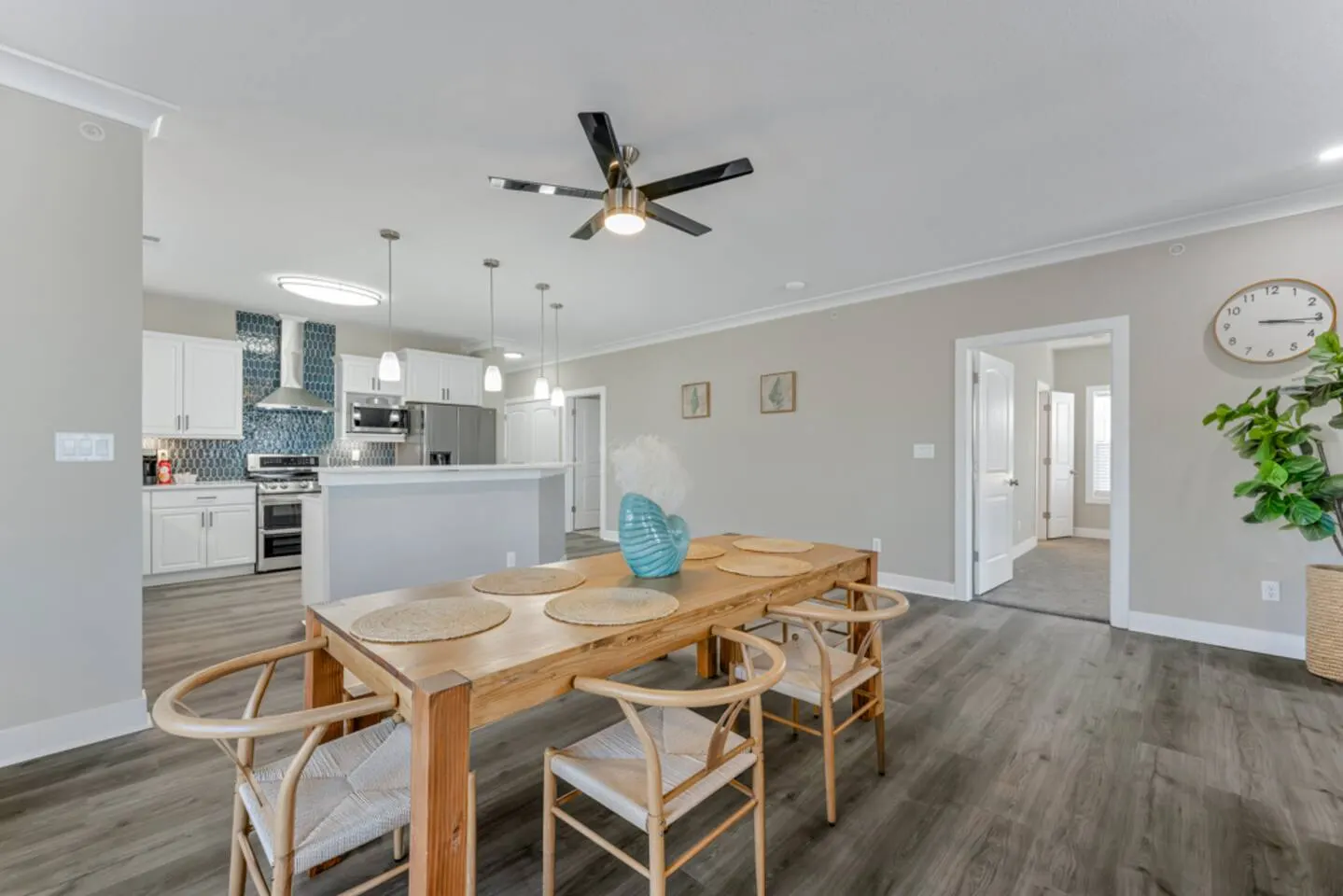 ViBe District 4BR Condo Walk to Beach + Elevator 10