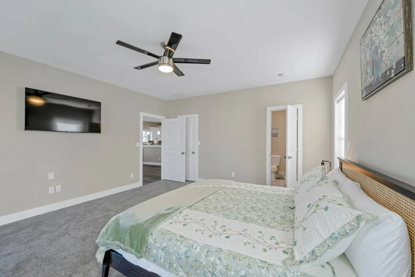 ViBe District 4BR Condo Walk to Beach + Elevator 19