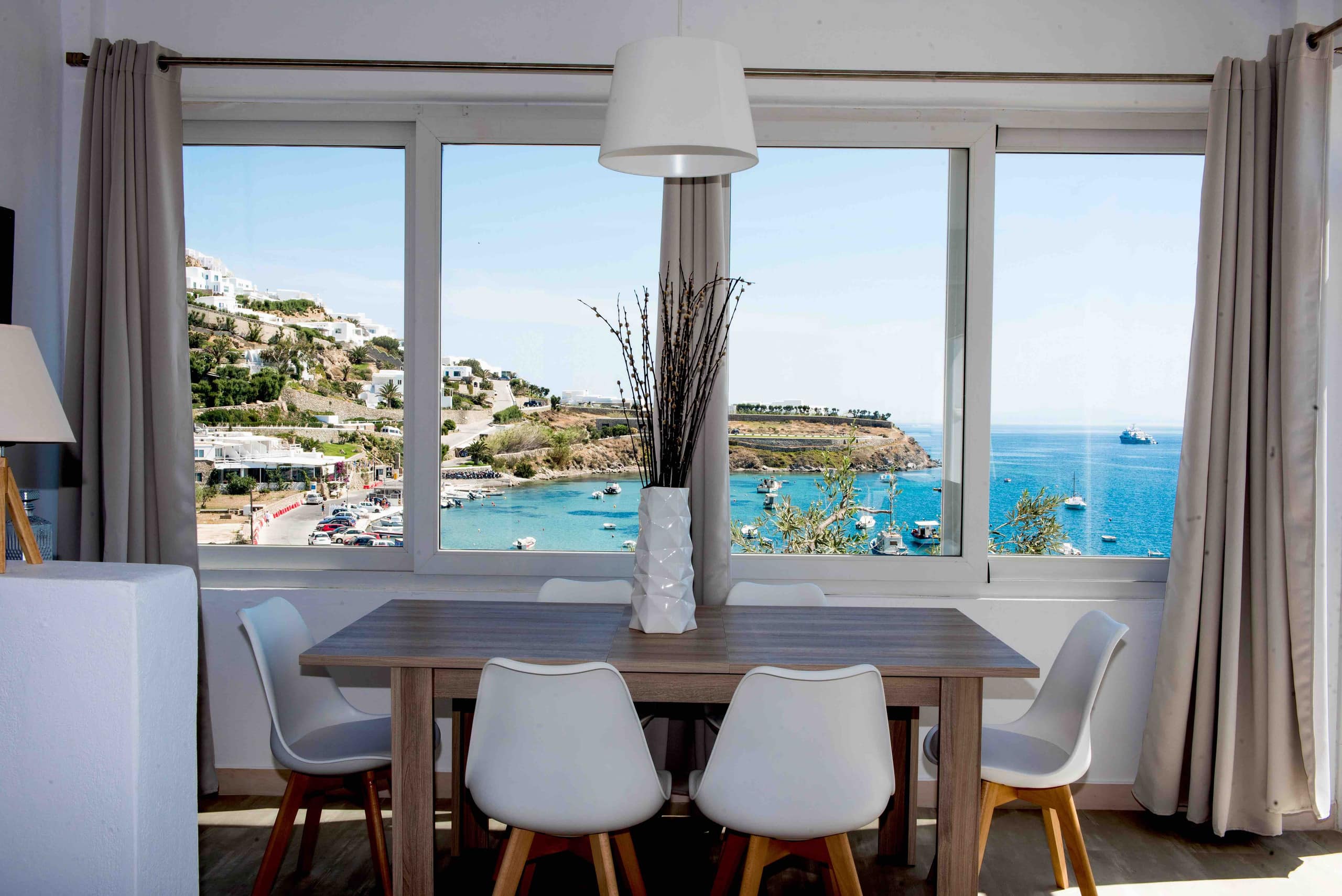 Endless BLUE BeachFront +Terrace + Jacuzzi+Parking — photo 2