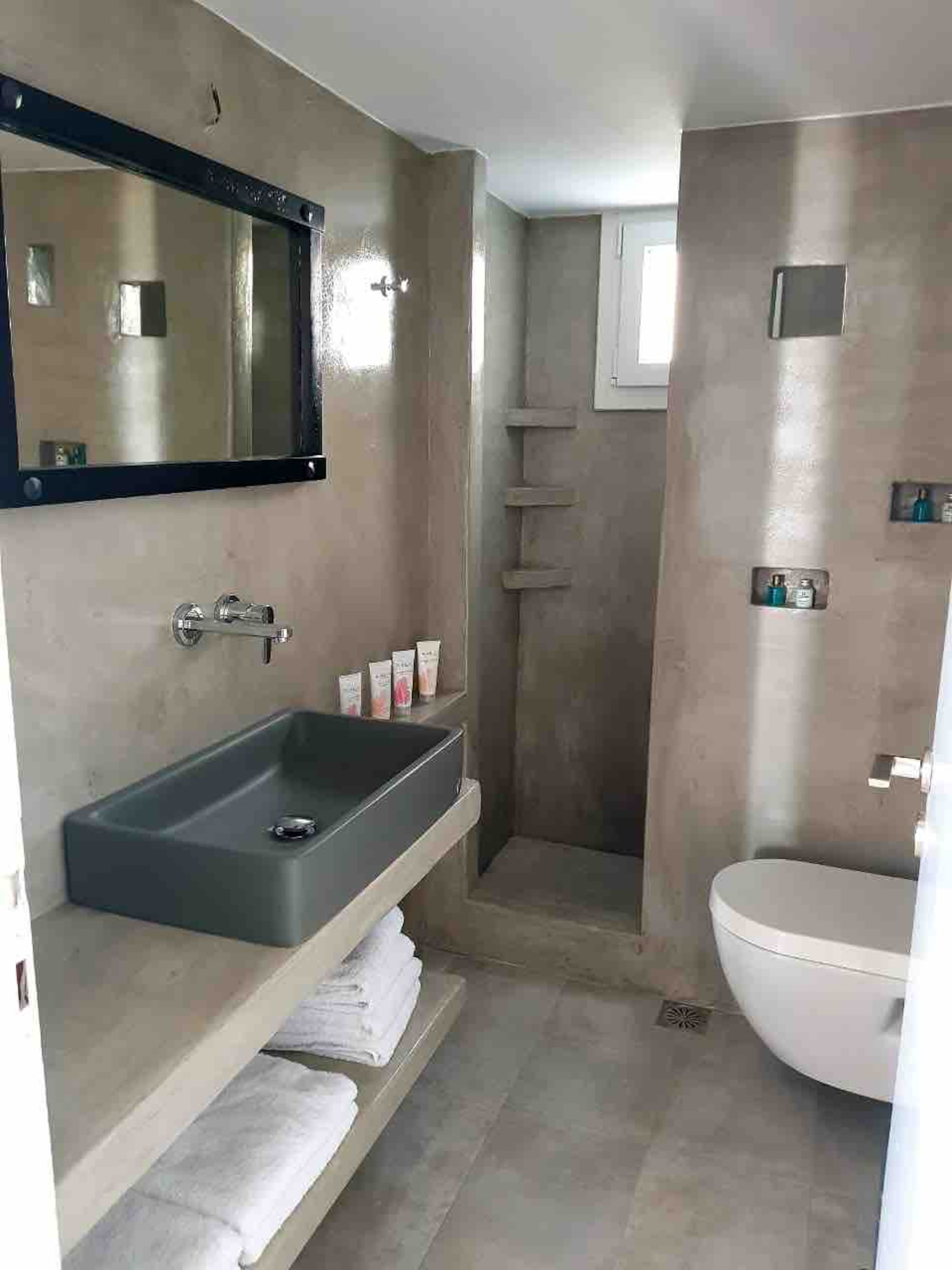 Endless BLUE BeachFront +Terrace + Jacuzzi+Parking 36